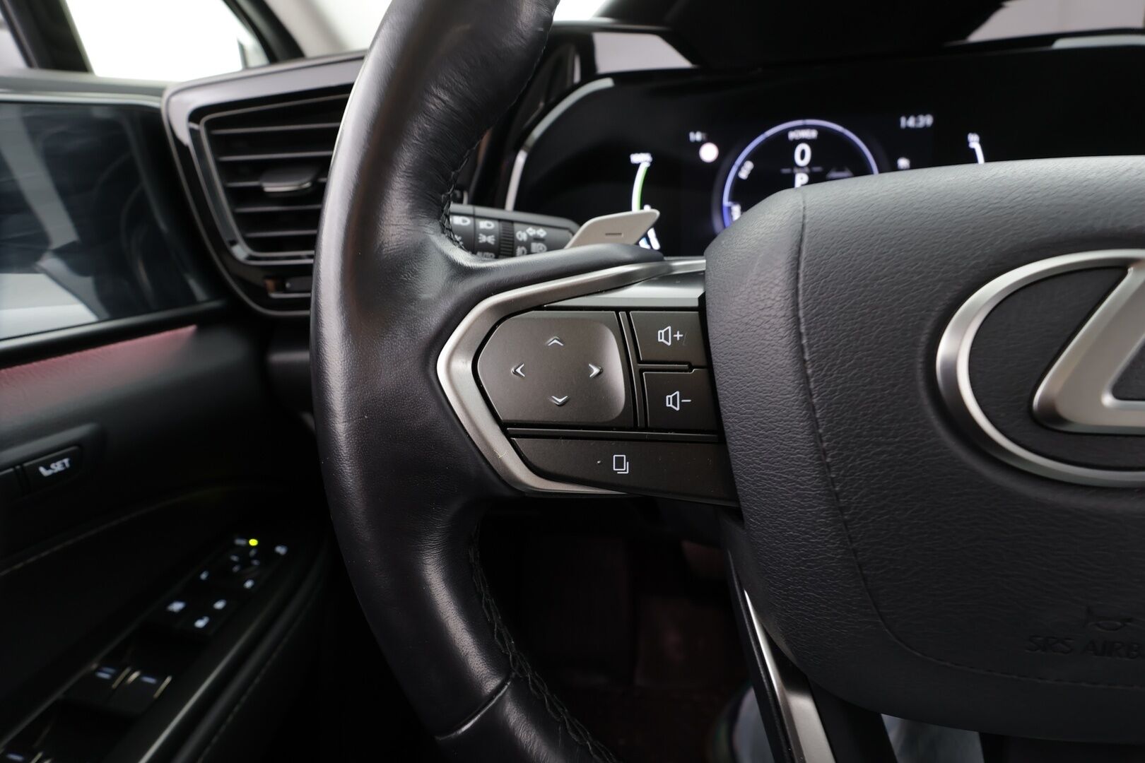 LEXUS NX 2022 450h+ AWD Executive * ACC / HUD / 360° / Muistipenkki / Ilmastoidut nahat / Koukku / LED / Navi / KeylessGo * - KATSO KAMPANJAHINTA! / Kahdet renkaat aluvanteilla / Merkkihuollettu - HULLUT VÄLIPÄIVÄT KORKOTARJOUS 2,49%