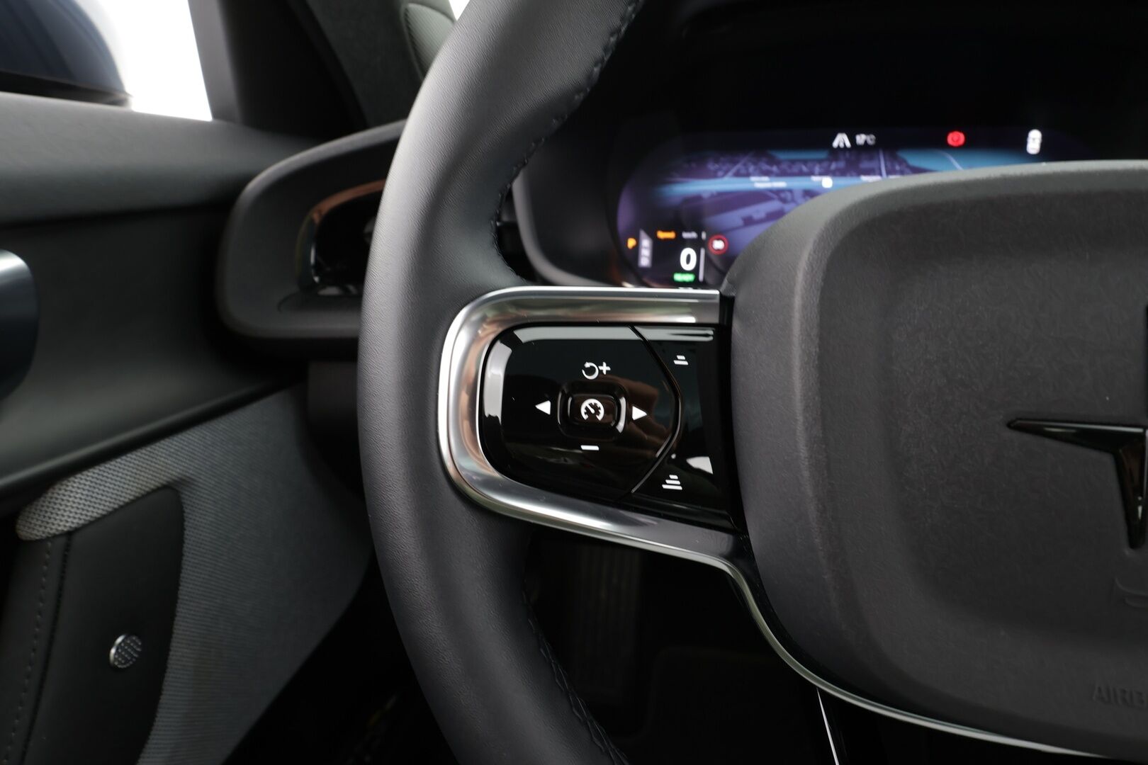 POLESTAR 2 2023 Single Motor 68 kWh Pilot Lite,Plus * ACC / Lasikatto / 360° / H&K / Muistipenkki / LED / Navi / ILP / Koukku * - Akku kuntotarkistettu / Merkkihuollettu - Osta nyt, maksa vasta ensi vuonna