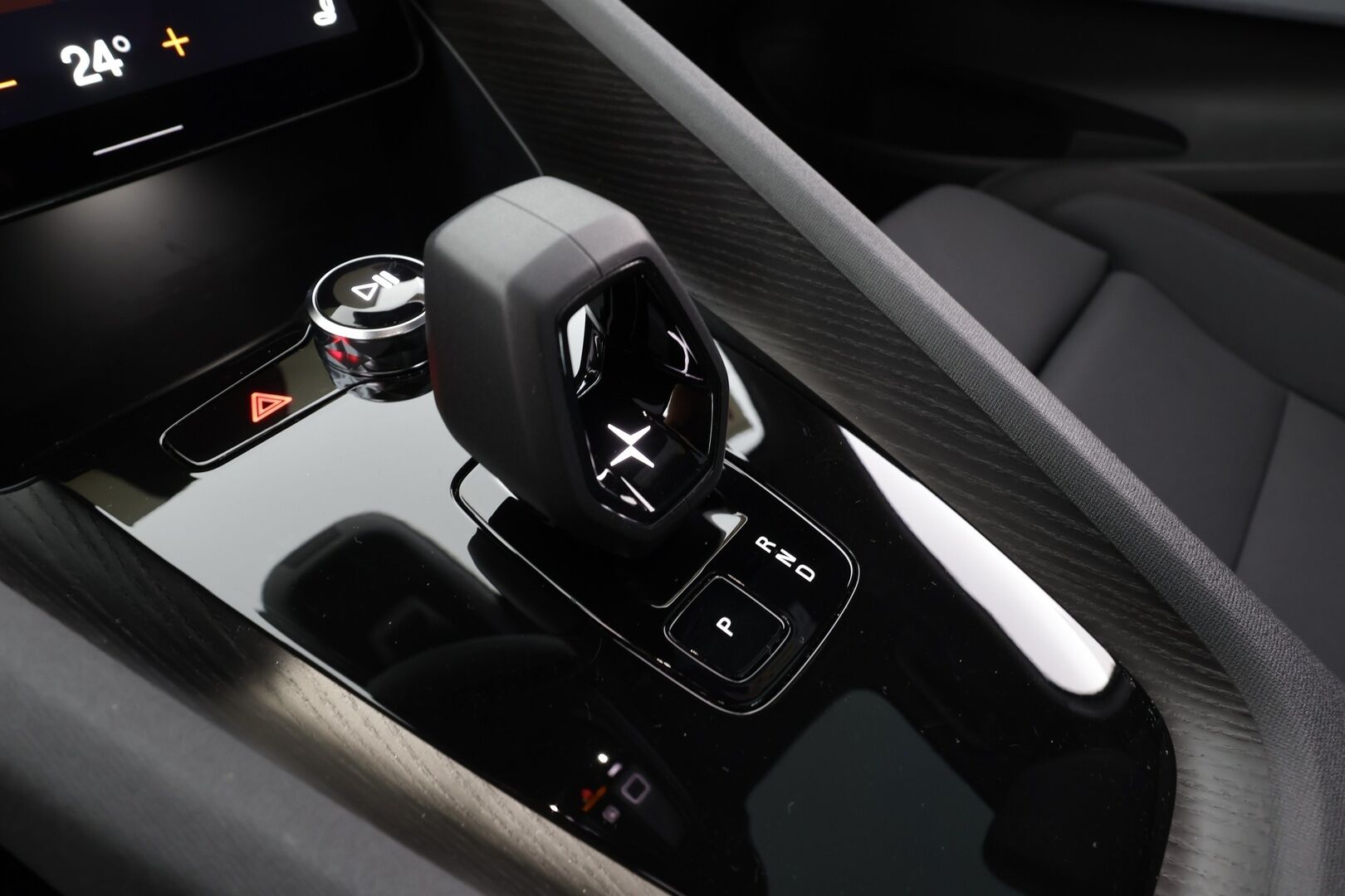 POLESTAR 2 2023 Single Motor 68 kWh Pilot Lite, Plus * ACC / ILP / H&K / 360° / Muistipenkki / Lasikatto / LED / Navi / Koukku * - Akku kuntotarkastettu! - Osta nyt, maksa vasta ensi vuonna