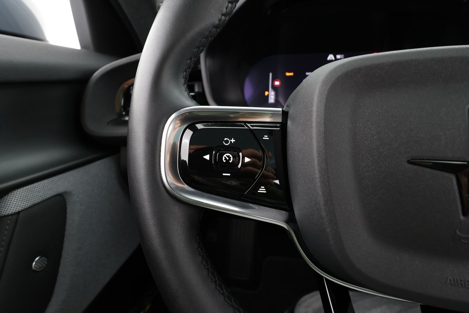 POLESTAR 2 2023 Single Motor 68 kWh Pilot Lite, Plus * ACC / ILP / H&K / 360° / Muistipenkki / Lasikatto / LED / Navi / Koukku * - Akku kuntotarkastettu! - Osta nyt, maksa vasta ensi vuonna