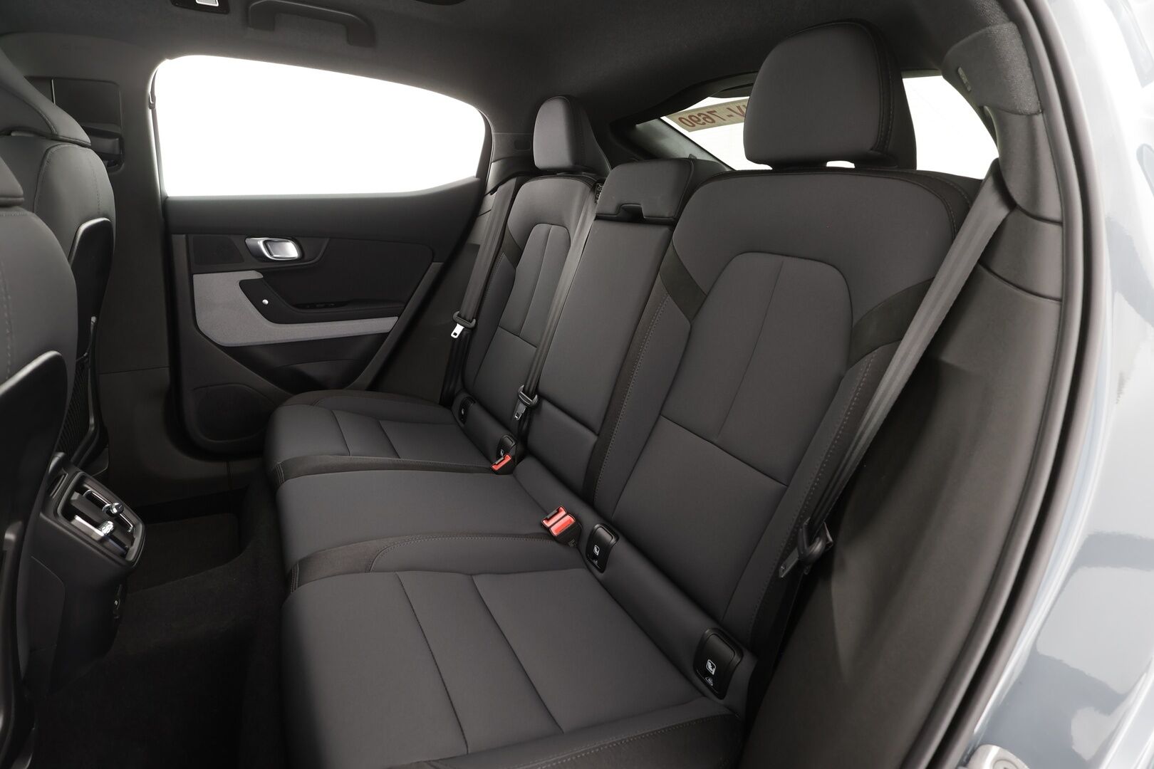 POLESTAR 2 2023 Single Motor 68 kWh Pilot Lite, Plus * ACC / ILP / H&K / 360° / Muistipenkki / Lasikatto / LED / Navi / Koukku * - Akku kuntotarkastettu! - Osta nyt, maksa vasta ensi vuonna