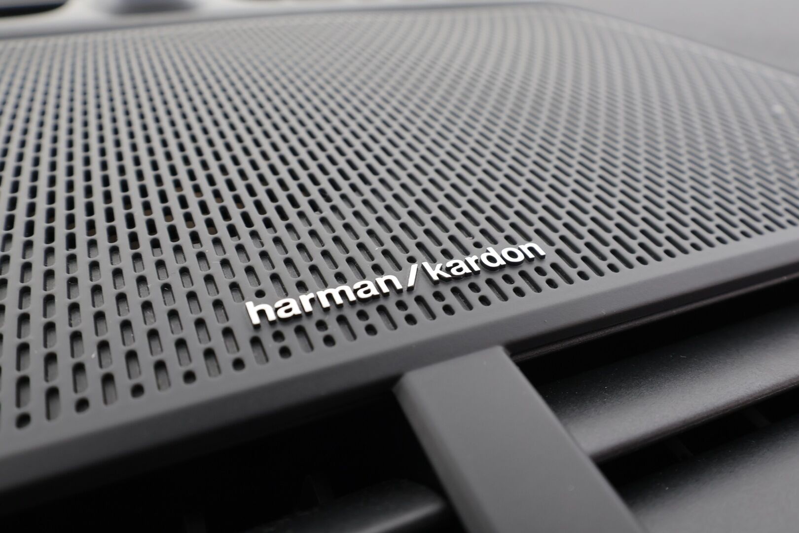 POLESTAR 2 2023 Single Motor 68 kWh Pilot Lite, Plus * ACC / ILP / H&K / 360° / Muistipenkki / Lasikatto / LED / Navi / Koukku * - Akku kuntotarkastettu! - Osta nyt, maksa vasta ensi vuonna