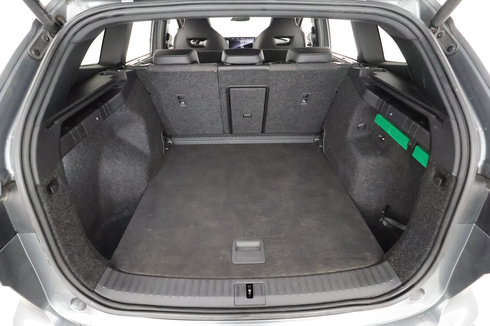 SKODA ENYAQ 2022 IV 80 X Sportline * ACC / HUD / 360° / Muistipenkit / ILP / Matrix LED / Koukku / Sporttipenkit * - Hierova kuljettajan istuin / Kahdet renkaat aluvanteilla / Merkkihuollettu / Huippuvarusteet!