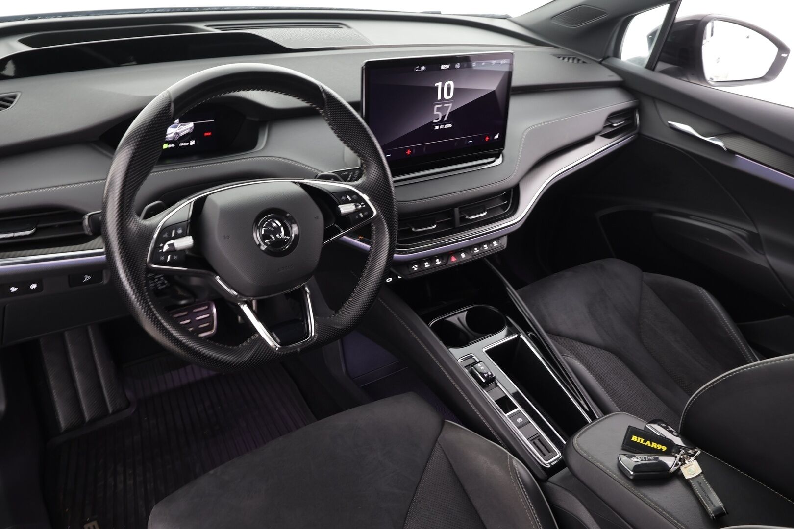 SKODA ENYAQ 2022 IV 80 X Sportline * ACC / HUD / 360° / Muistipenkit / ILP / Matrix LED / Koukku / Sporttipenkit * - Hierova kuljettajan istuin / Kahdet renkaat aluvanteilla / Merkkihuollettu / Huippuvarusteet!