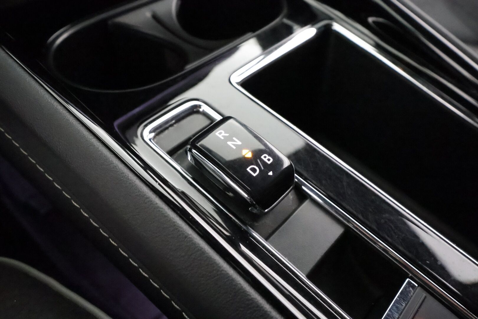 SKODA ENYAQ 2022 IV 80 X Sportline * ACC / HUD / 360° / Muistipenkit / ILP / Matrix LED / Koukku / Sporttipenkit * - Hierova kuljettajan istuin / Kahdet renkaat aluvanteilla / Merkkihuollettu / Huippuvarusteet!