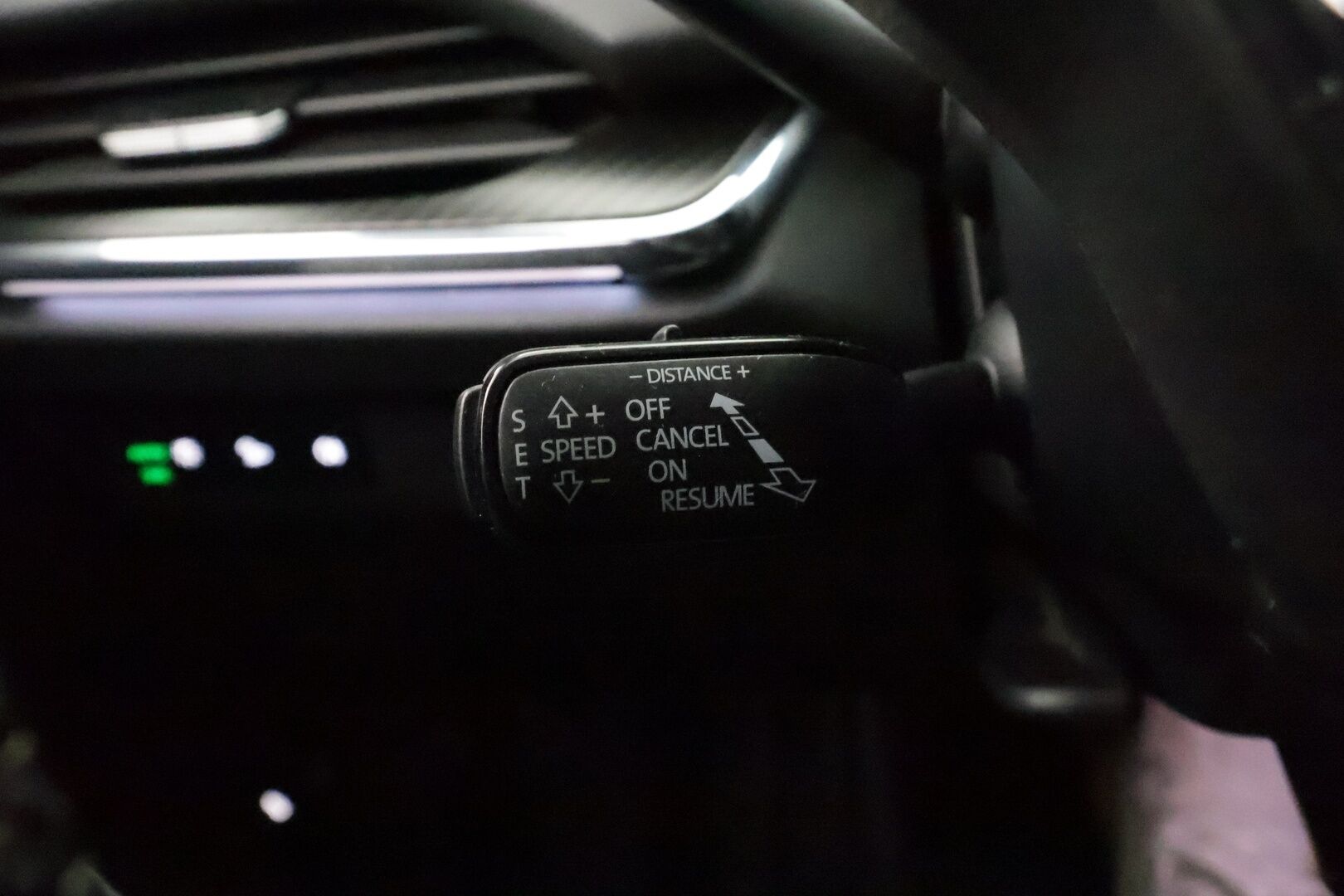 SKODA ENYAQ 2022 IV 80 X Sportline * ACC / HUD / 360° / Muistipenkit / ILP / Matrix LED / Koukku / Sporttipenkit * - Hierova kuljettajan istuin / Kahdet renkaat aluvanteilla / Merkkihuollettu / Huippuvarusteet!