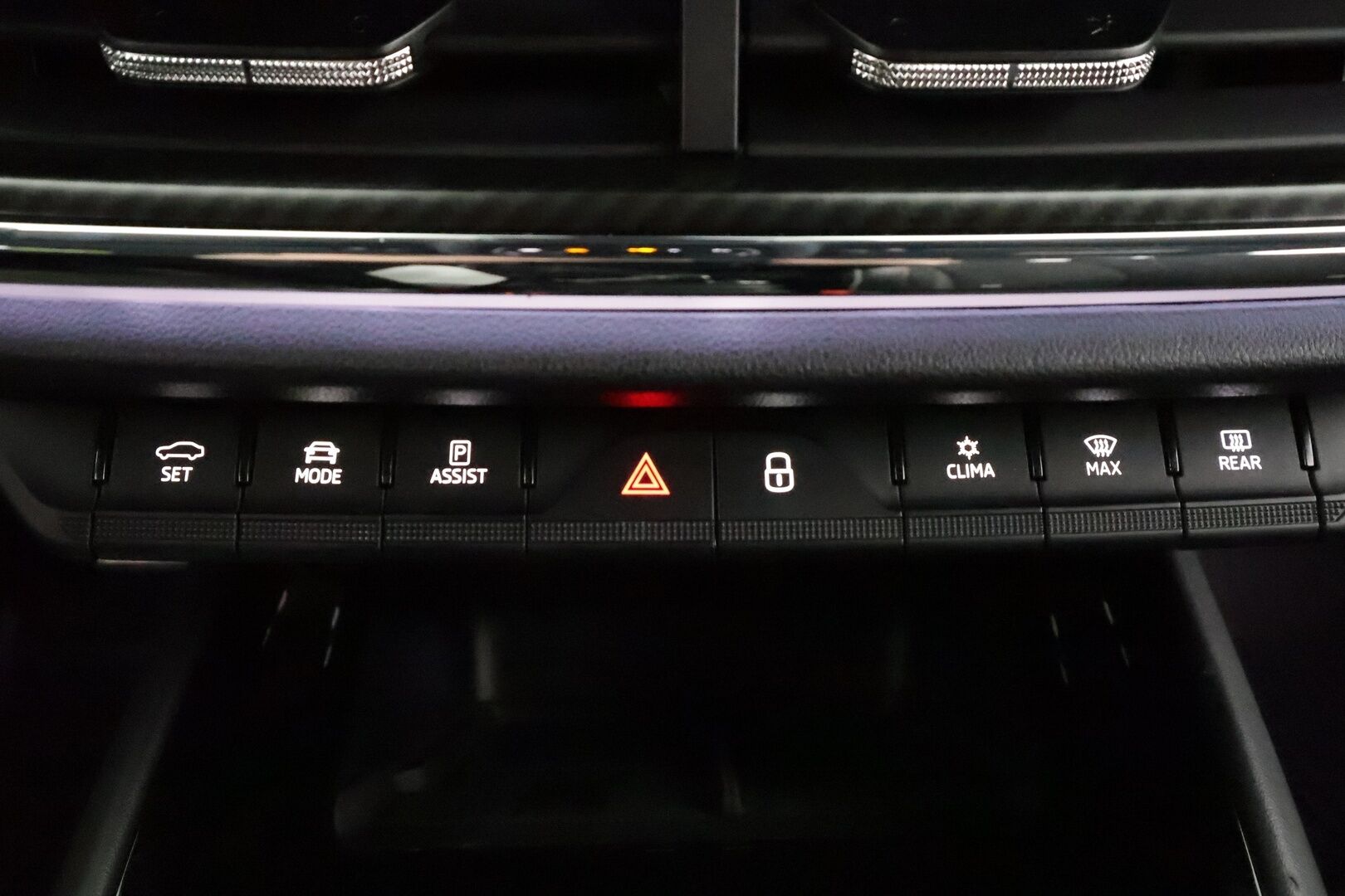 SKODA ENYAQ 2022 IV 80 X Sportline * ACC / HUD / 360° / Muistipenkit / ILP / Matrix LED / Koukku / Sporttipenkit * - Hierova kuljettajan istuin / Kahdet renkaat aluvanteilla / Merkkihuollettu / Huippuvarusteet!