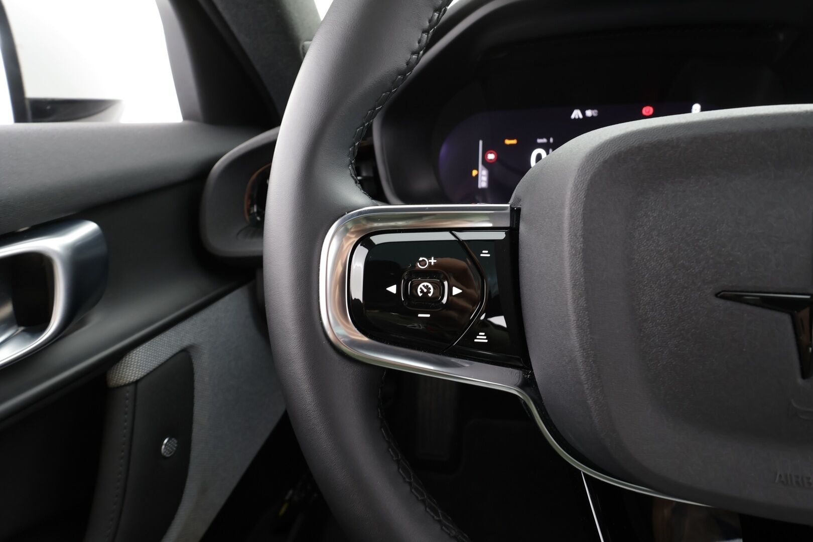 POLESTAR 2 2023 Standard Range Single Motor, 170kW * Lasikatto / ILP / Koukku / H&K / ACC / LED / 360° / Sportpenkki Muistilla / Navi * - Akku kuntotarkastettu / 2x Latauskaapelit / Merkkihuollettu! - Osta nyt, maksa vasta ensi vuonna