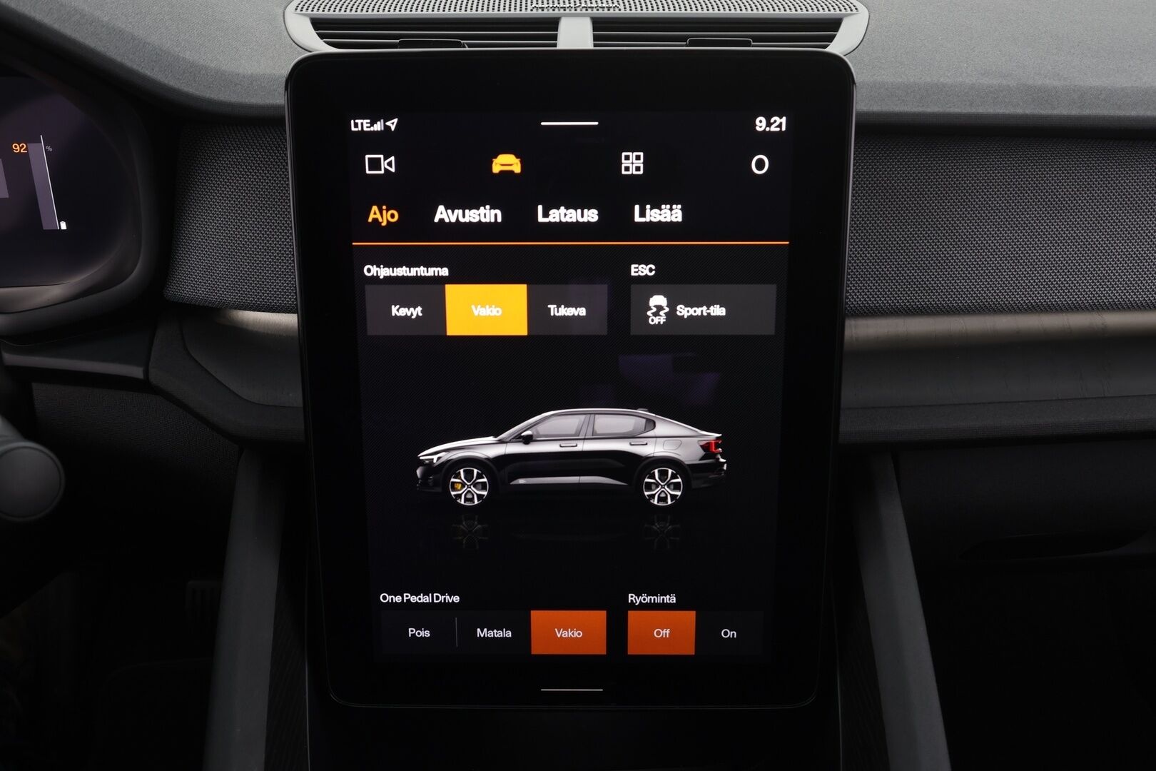 POLESTAR 2 2023 Standard Range Single Motor, 170kW * Lasikatto / ILP / Koukku / H&K / ACC / LED / 360° / Sportpenkki Muistilla / Navi * - Akku kuntotarkastettu / 2x Latauskaapelit / Merkkihuollettu! - Osta nyt, maksa vasta ensi vuonna