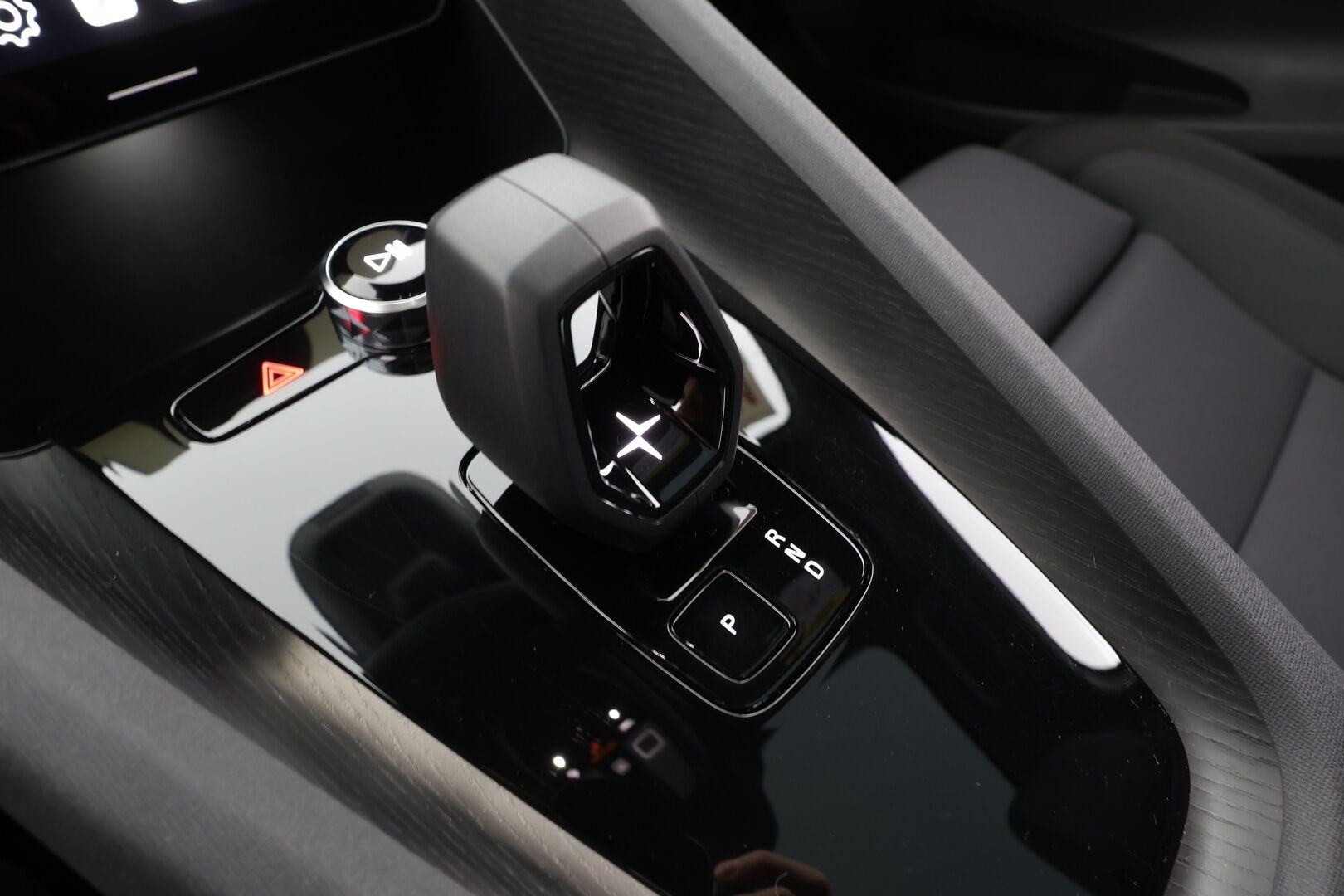 POLESTAR 2 2023 Standard Range Single Motor, 170kW * Lasikatto / ILP / Koukku / H&K / ACC / LED / 360° / Sportpenkki Muistilla / Navi * - Akku kuntotarkastettu / 2x Latauskaapelit / Merkkihuollettu! - Osta nyt, maksa vasta ensi vuonna