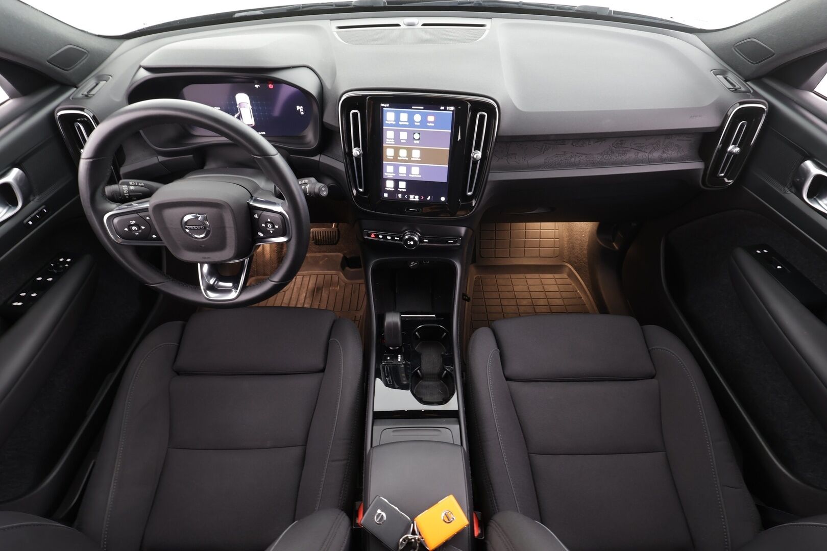 Volvo XC40 2023 Recharge Twin Business Plus aut * Koukku / ILP / ACC / LED / P.Kamera / Sportpenkki Muistilla /  Navi / Keyless * - 2x Latauskaapelit / Merkkihuollettu!