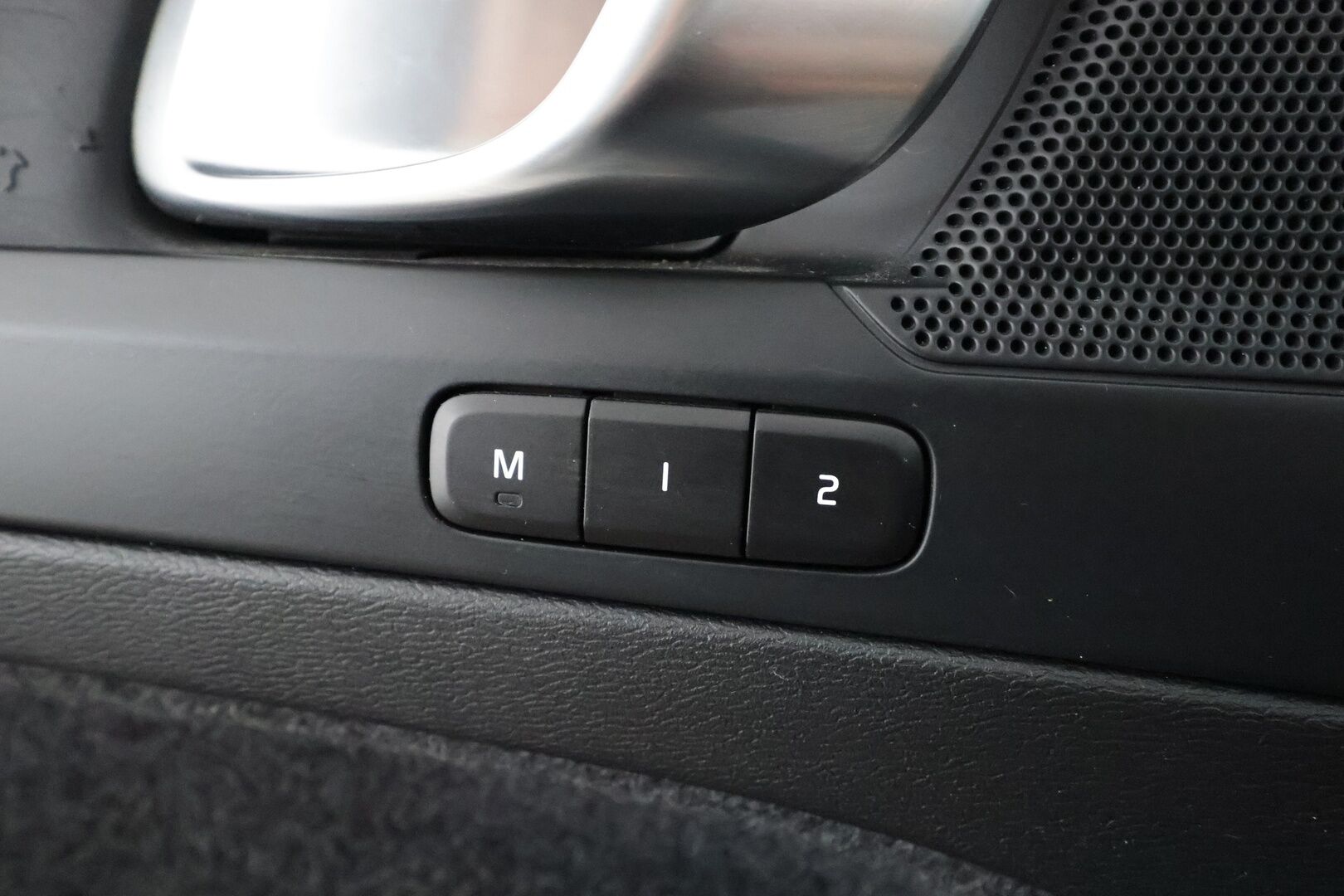 Volvo XC40 2023 Recharge Twin Business Plus aut * Koukku / ILP / ACC / LED / P.Kamera / Sportpenkki Muistilla /  Navi / Keyless * - 2x Latauskaapelit / Merkkihuollettu!