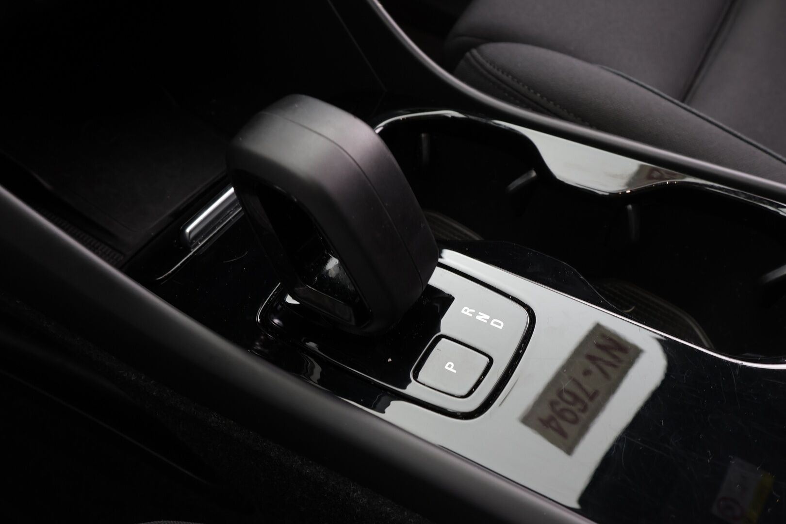 Volvo XC40 2023 Recharge Twin Business Plus aut * Koukku / ILP / ACC / LED / P.Kamera / Sportpenkki Muistilla /  Navi / Keyless * - 2x Latauskaapelit / Merkkihuollettu!