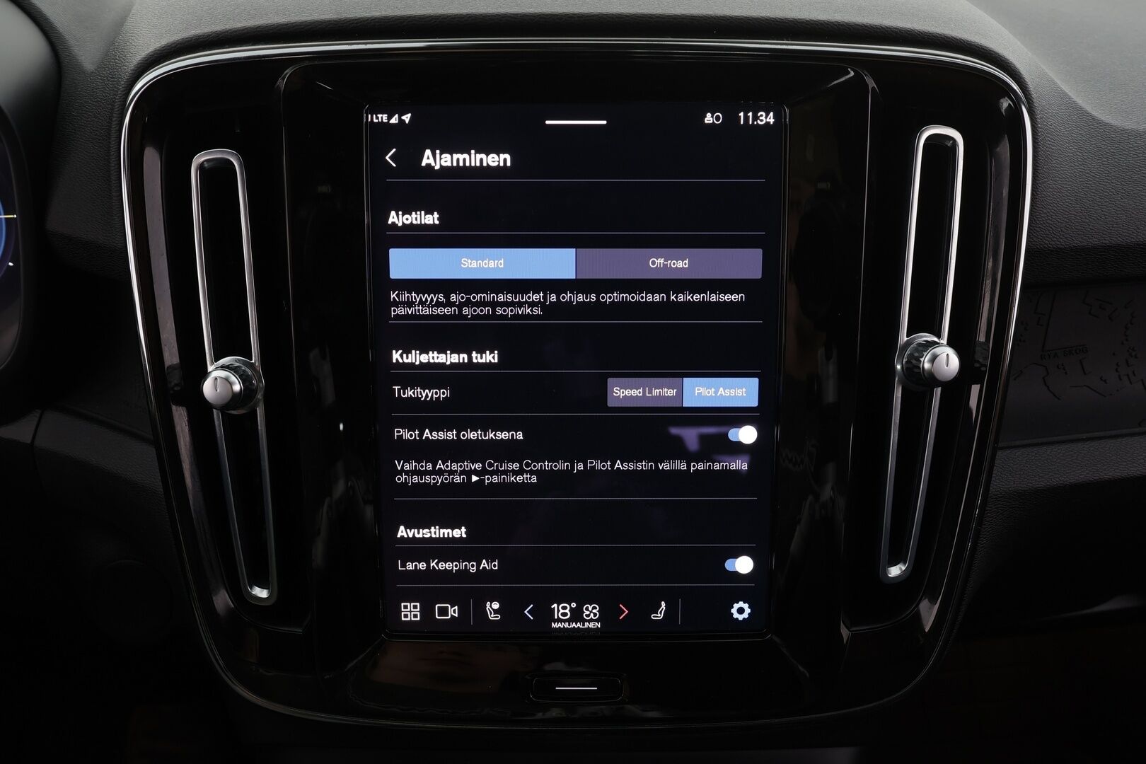 Volvo XC40 2023 Recharge Twin Business Plus aut * Koukku / ILP / ACC / LED / P.Kamera / Sportpenkki Muistilla /  Navi / Keyless * - 2x Latauskaapelit / Merkkihuollettu!