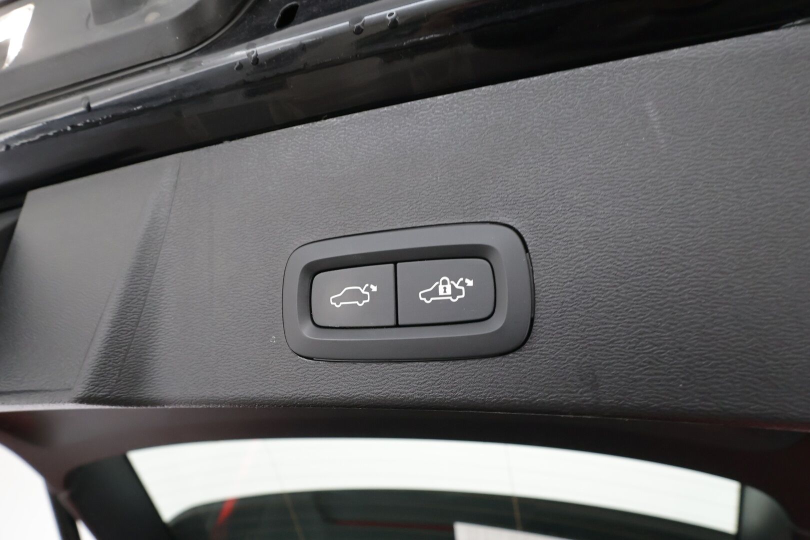 Volvo XC40 2023 Recharge Twin Business Plus aut * Koukku / ILP / ACC / LED / P.Kamera / Sportpenkki Muistilla /  Navi / Keyless * - 2x Latauskaapelit / Merkkihuollettu!