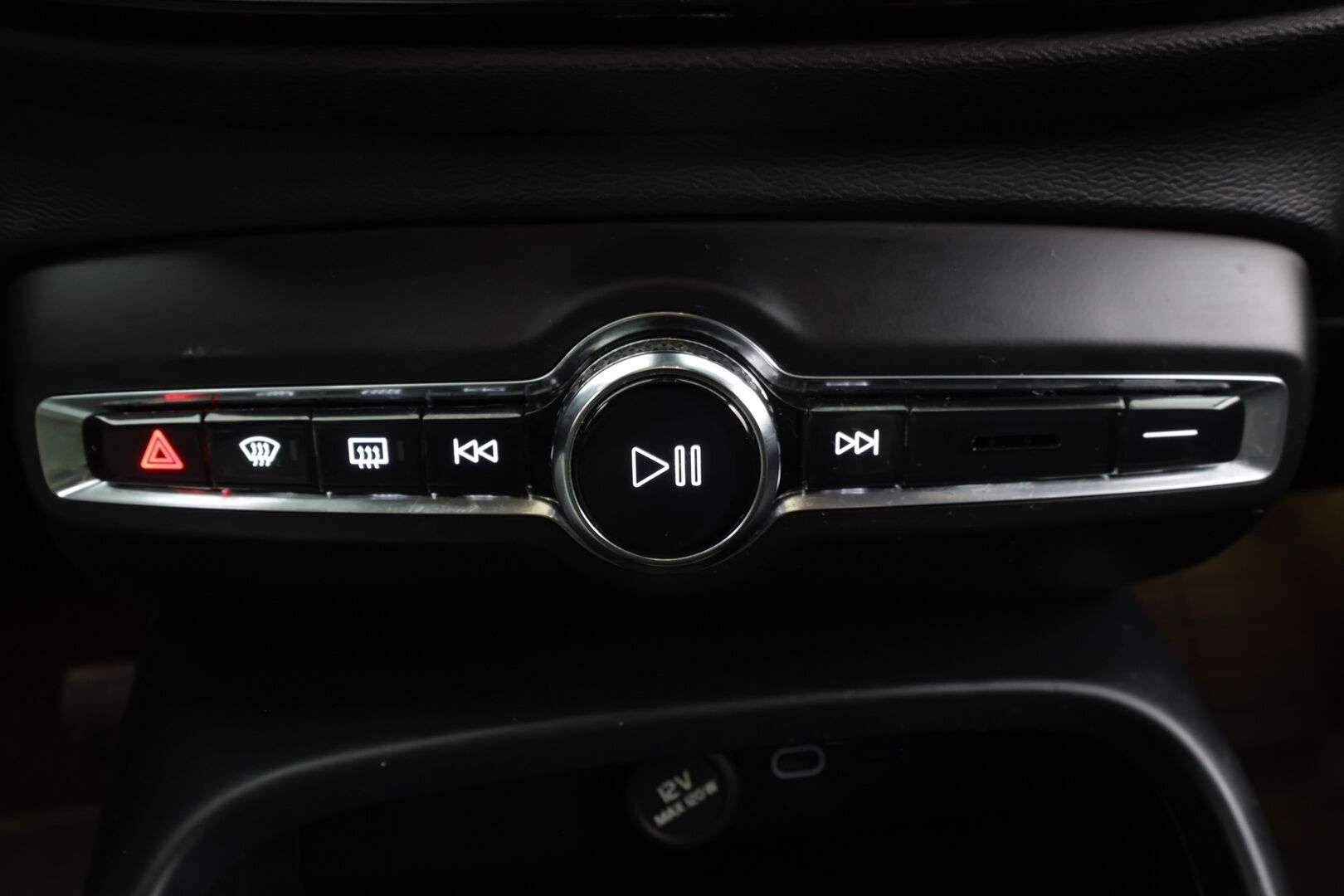 Volvo XC40 2023 Recharge Twin Business Plus aut * Koukku / ILP / ACC / LED / P.Kamera / Sportpenkki Muistilla /  Navi / Keyless * - 2x Latauskaapelit / Merkkihuollettu!