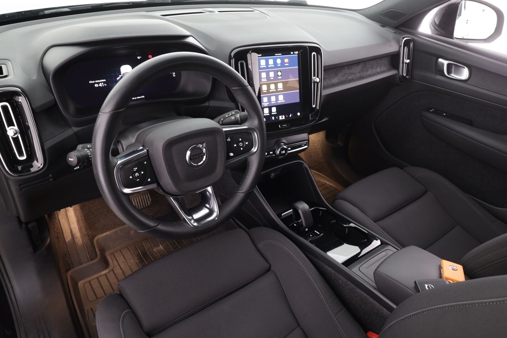 Volvo XC40 2023 Recharge Twin Business Plus aut * Koukku / ILP / ACC / LED / P.Kamera / Sportpenkki Muistilla /  Navi / Keyless * - 2x Latauskaapelit / Merkkihuollettu!