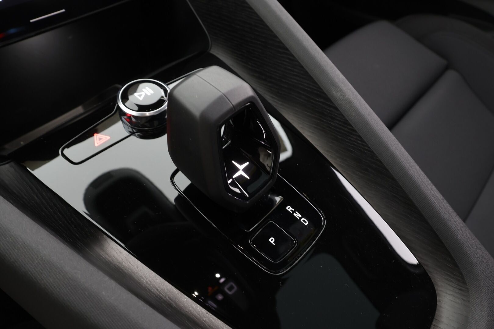 POLESTAR 2 2023 Single Motor 68 kWh Pilot Lite,Plus * ACC / 360° / ILP / H&K / Muistipenkki / Lasikatto / LED / Navi / Koukku * - Merkkihuollettu / Akku kuntotarkastettu - Osta nyt, maksa vasta ensi vuonna