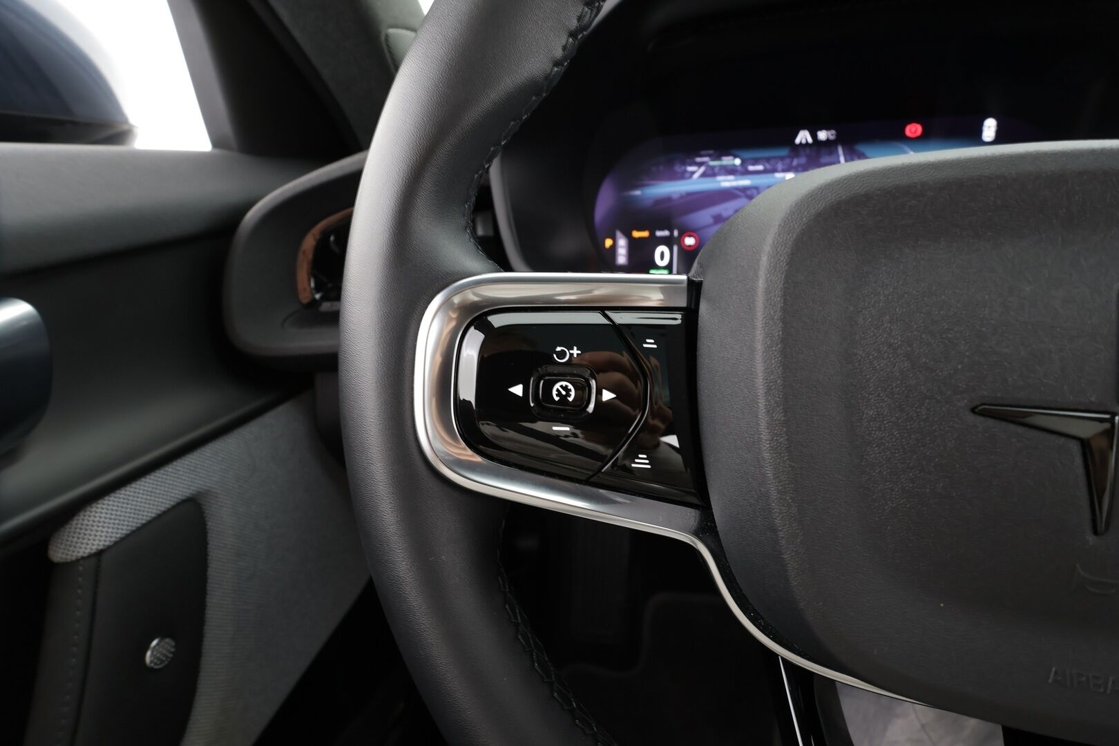 POLESTAR 2 2023 Single Motor 68 kWh Pilot Lite,Plus * ACC / 360° / ILP / H&K / Muistipenkki / Lasikatto / LED / Navi / Koukku * - Merkkihuollettu / Akku kuntotarkastettu - Osta nyt, maksa vasta ensi vuonna