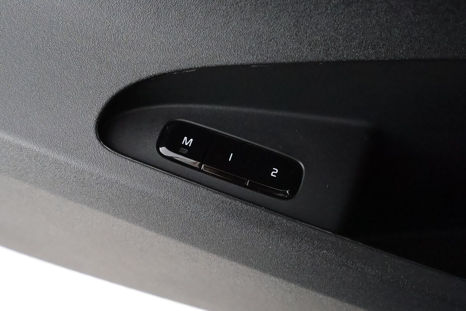 POLESTAR 2 2023 Single Motor 68 kWh Pilot Lite,Plus * Koukku / ACC / 360° / ILP / H&K / Muistipenkki / Lasikatto / LED / Navi / * - Merkkihuollettu / Akku kuntotarkastettu