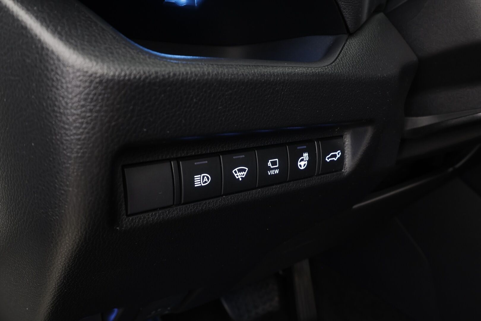 TOYOTA RAV4 2019 2.5 Hybrid Style * ACC / P.kamera / LED / Navi / Sähköpenkki / 360° / JBL / Puolinahat / KeylessGo * - Kahdet renkaat aluvanteilla / Merkkihuollettu - Osta nyt, maksa vasta ensi vuonna