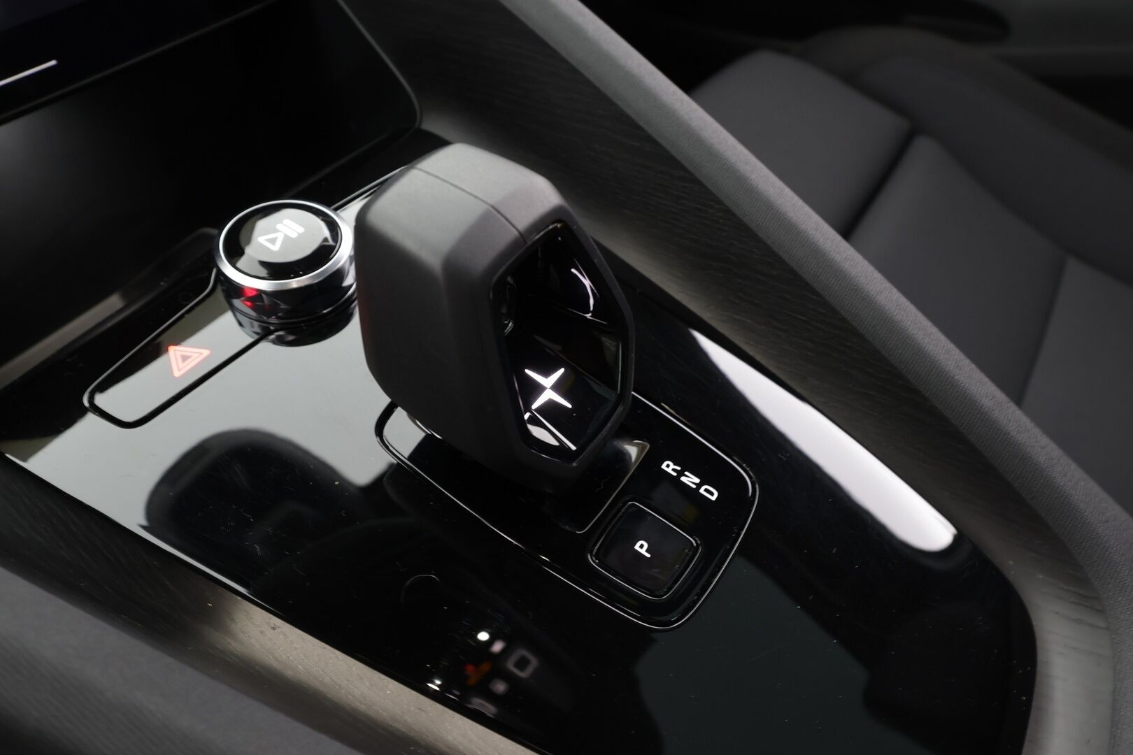 POLESTAR 2 2023 Single Motor 68 kWh Pilot Lite,Plus * ACC / ILP / H&K / 360° / Muistipenkki / Lasikatto / LED / Navi / Koukku * - Akku kuntotarkastettu SoH 97,6% - Osta nyt, maksa vasta ensi vuonna