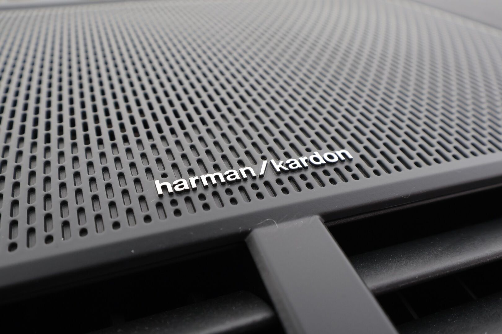 POLESTAR 2 2023 Single Motor 68 kWh Pilot Lite,Plus * ACC / ILP / H&K / 360° / Muistipenkki / Lasikatto / LED / Navi / Koukku * - Akku kuntotarkastettu SoH 97,6% - Osta nyt, maksa vasta ensi vuonna