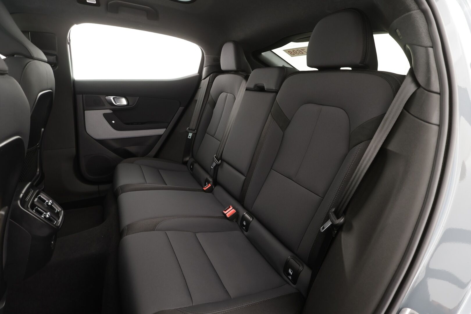 POLESTAR 2 2023 Single Motor 68 kWh Pilot Lite,Plus * ACC / ILP / H&K / 360° / Muistipenkki / Lasikatto / LED / Navi / Koukku * - Akku kuntotarkastettu SoH 97,6% - Osta nyt, maksa vasta ensi vuonna