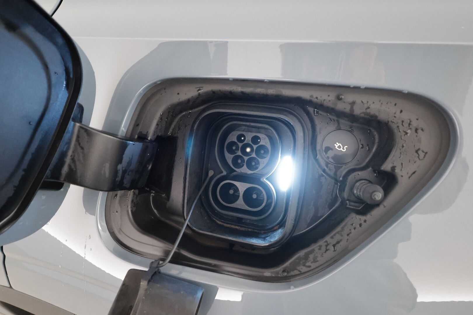 POLESTAR 2 2023 Single Motor 68 kWh Pilot Lite,Plus * ACC / ILP / H&K / 360° / Muistipenkki / Lasikatto / LED / Navi / Koukku * - Akku kuntotarkastettu SoH 97,6% - Osta nyt, maksa vasta ensi vuonna