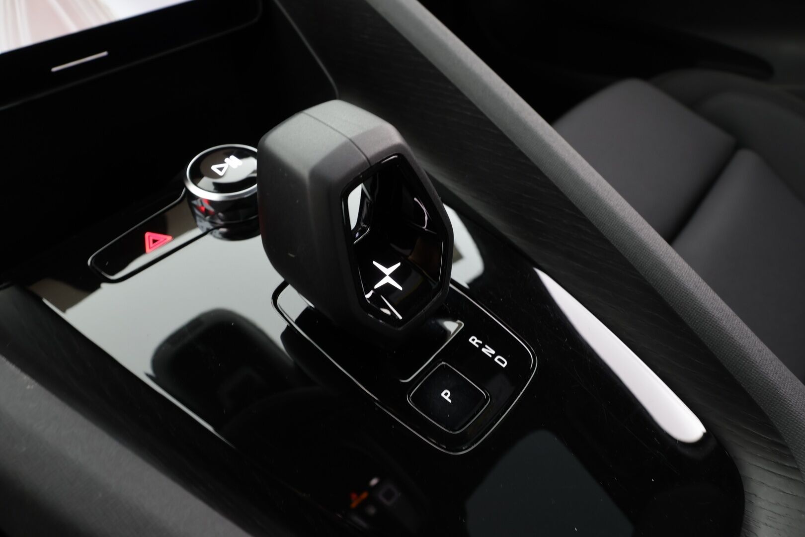 POLESTAR 2 2023 Standard Range Single Motor, 170kW * Lasikatto / ILP / Koukku / H&K / ACC / LED / 360° / Sportpenkki Muistilla / Navi * - Akku kuntotarkistettu / 2x Latauskaapelit / Kahdet renkaat - Osta nyt, maksa vasta ensi vuonna