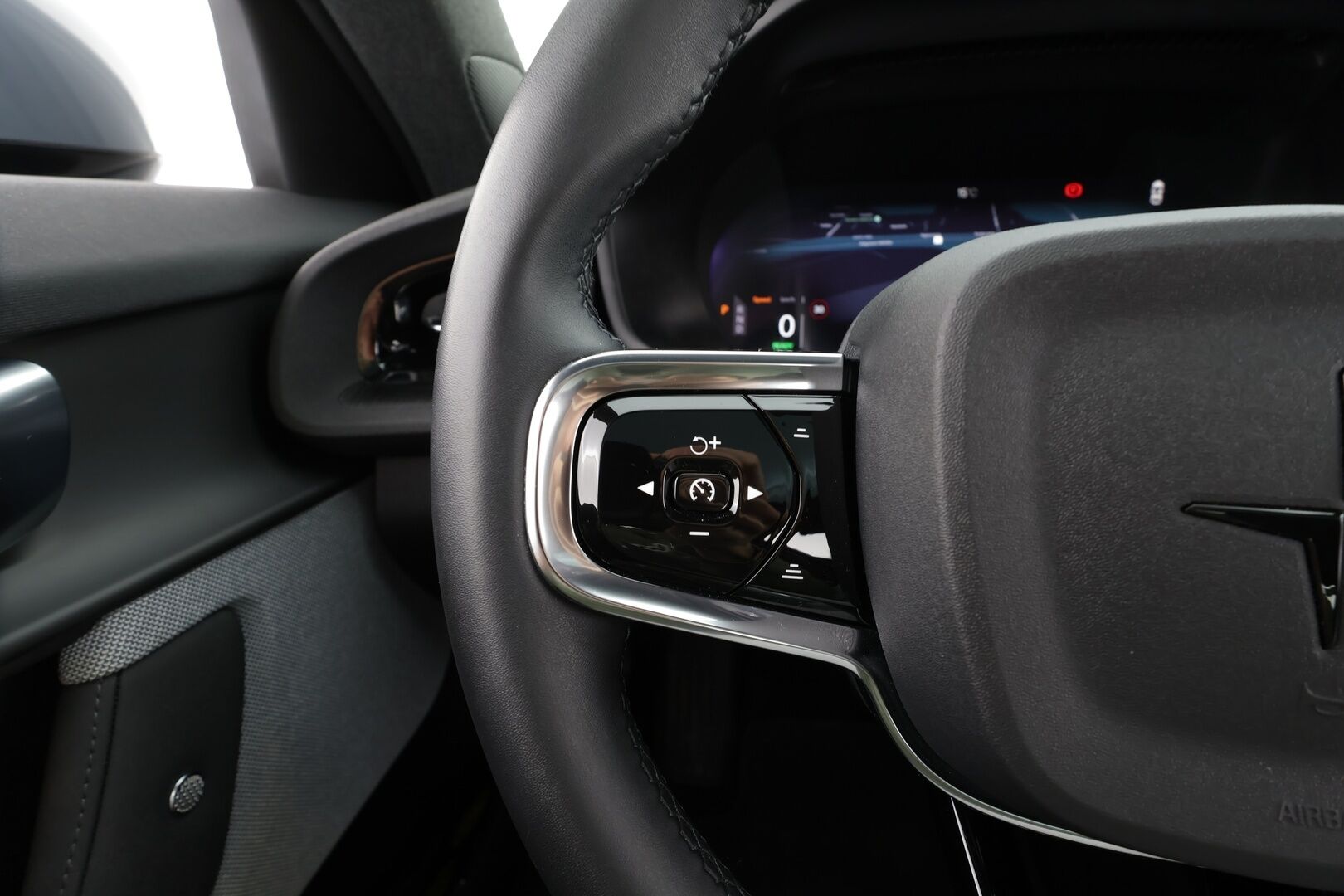 POLESTAR 2 2023 Standard Range Single Motor, 170kW * Lasikatto / ILP / Koukku / H&K / ACC / LED / 360° / Sportpenkki Muistilla / Navi * - Akku kuntotarkistettu / 2x Latauskaapelit / Kahdet renkaat - Osta nyt, maksa vasta ensi vuonna