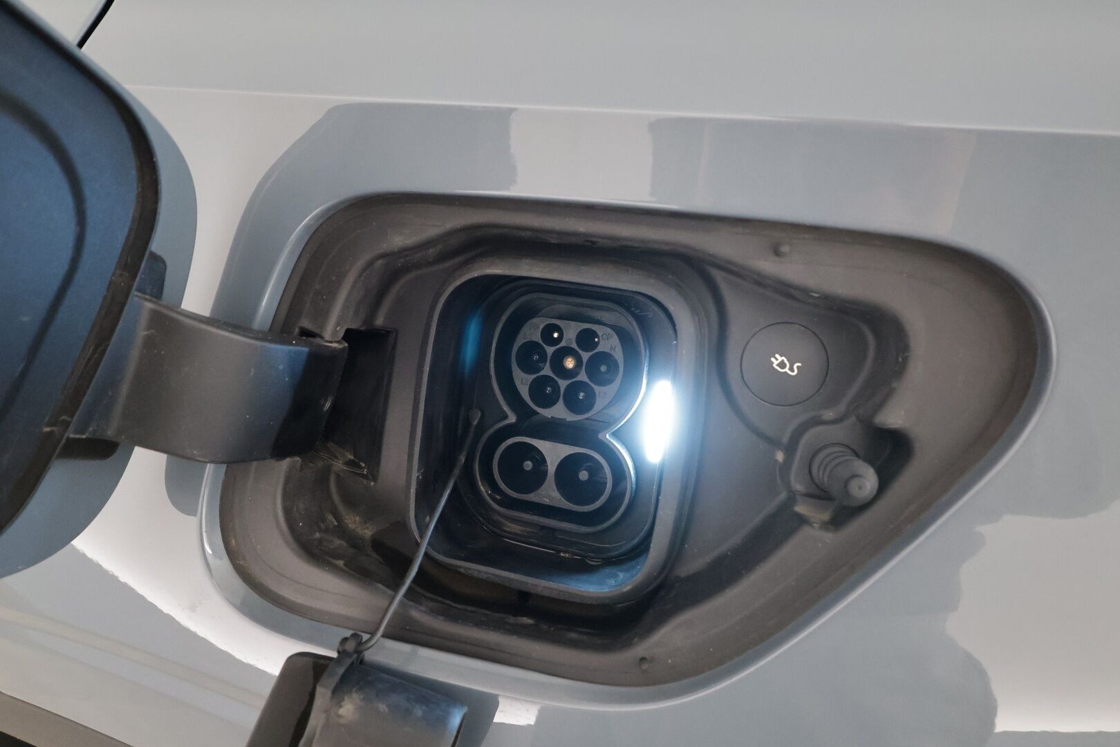 POLESTAR 2 2023 Standard Range Single Motor, 170kW * Lasikatto / ILP / Koukku / H&K / ACC / LED / 360° / Sportpenkki Muistilla / Navi * - Akku kuntotarkistettu / 2x Latauskaapelit / Kahdet renkaat - Osta nyt, maksa vasta ensi vuonna