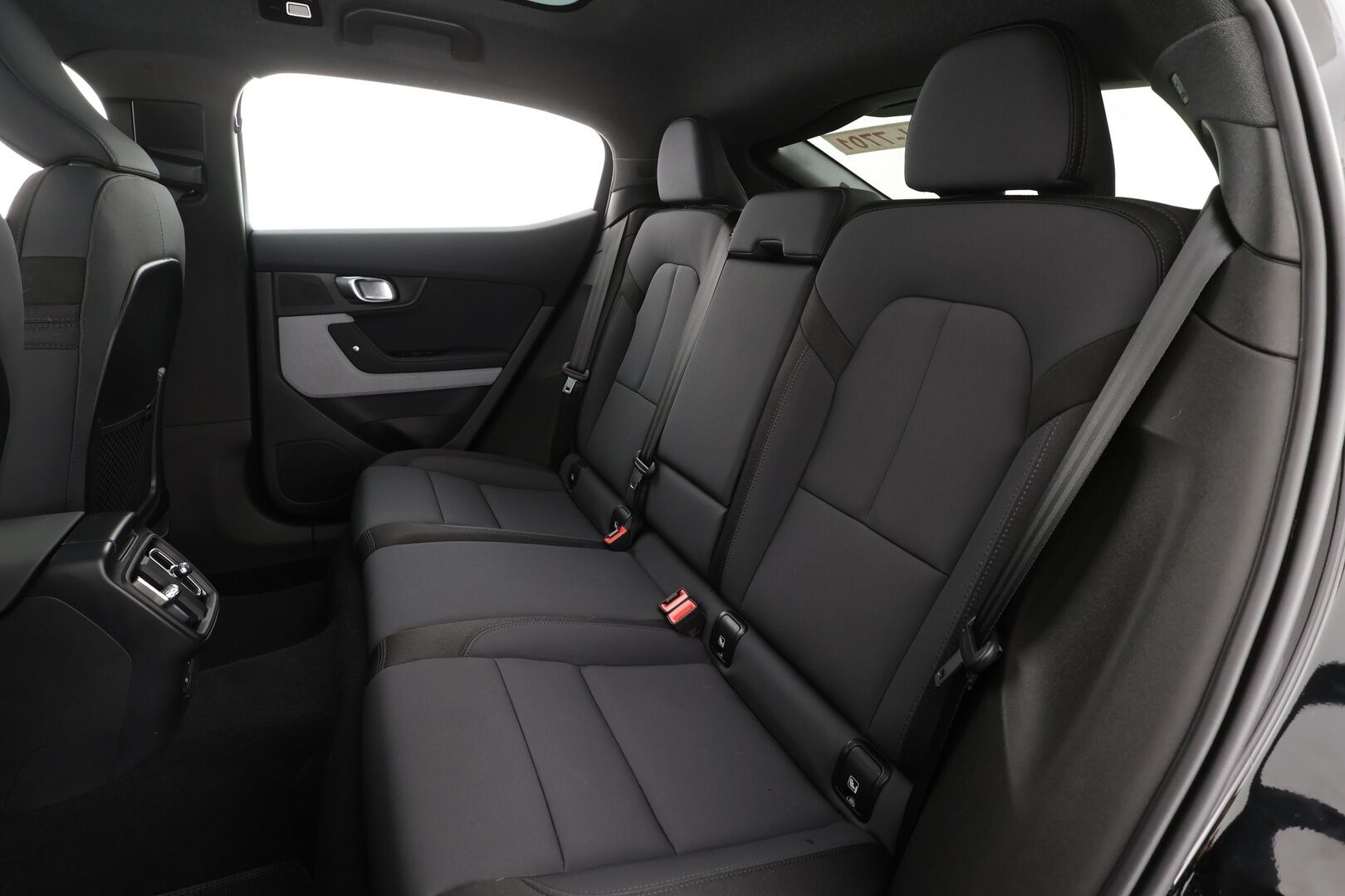 POLESTAR 2 2023 Single Motor 68 kWh Pilot Lite, Plus * ACC / 360° / ILP / LED / Navi / Muistipenkki / Koukku / Lasikatto / H&K * - Akku kuntotarkistettu - Osta nyt, maksa vasta ensi vuonna