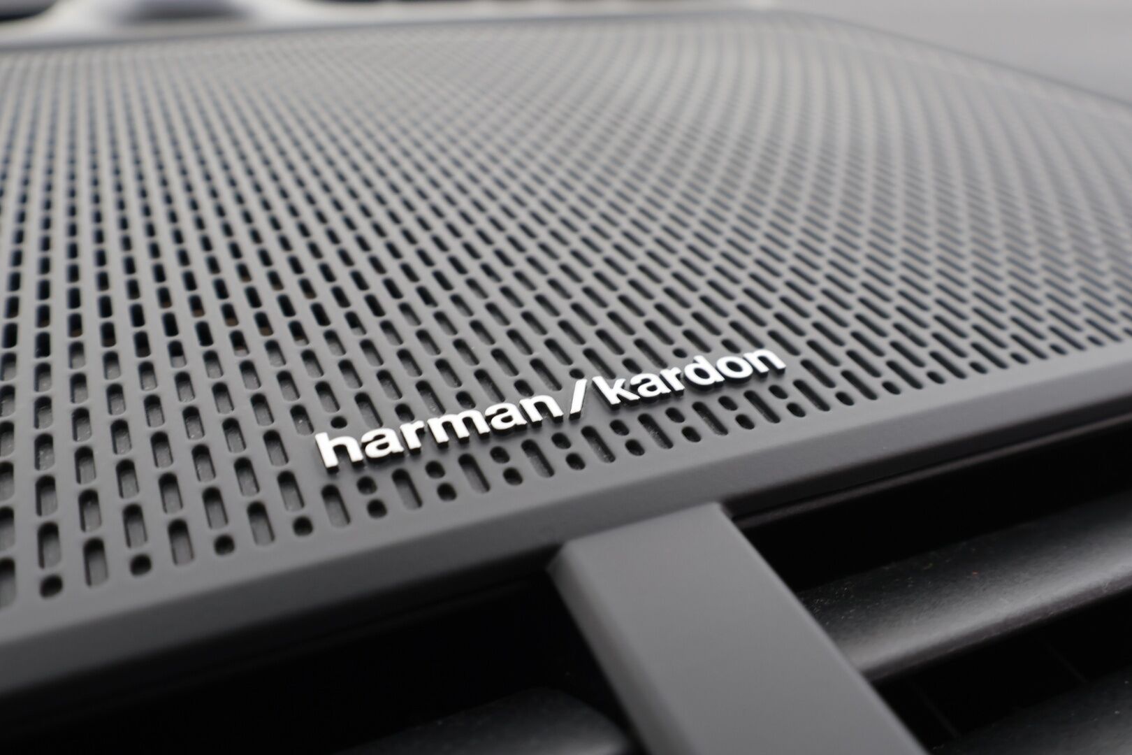 POLESTAR 2 2023 Single Motor 68 kWh Pilot Lite, Plus * ACC / 360° / ILP / LED / Navi / Muistipenkki / Koukku / Lasikatto / H&K * - Akku kuntotarkistettu - Osta nyt, maksa vasta ensi vuonna