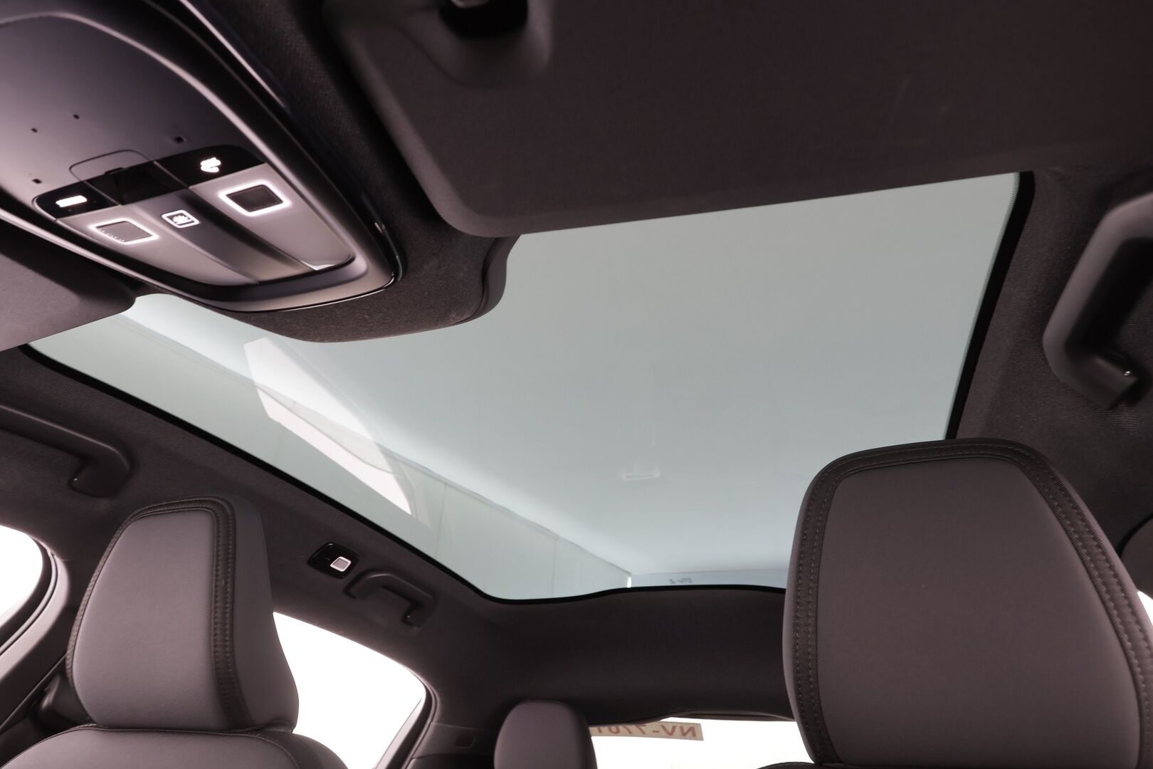 POLESTAR 2 2023 Single Motor 68 kWh Pilot Lite, Plus * ACC / 360° / ILP / LED / Navi / Muistipenkki / Koukku / Lasikatto / H&K * - Akku kuntotarkistettu - Osta nyt, maksa vasta ensi vuonna