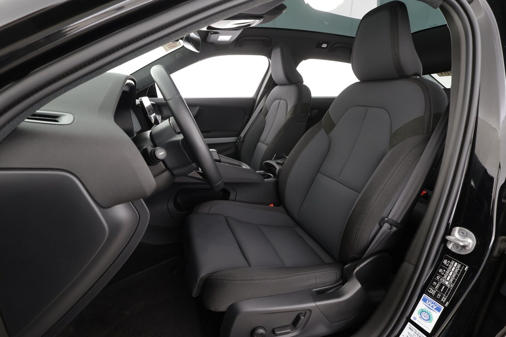 POLESTAR 2 2023 Single Motor 68 kWh Pilot Lite, Plus * ACC / 360° / ILP / LED / Navi / Muistipenkki / Koukku / Lasikatto / H&K * - Akku kuntotarkistettu - Osta nyt, maksa vasta ensi vuonna