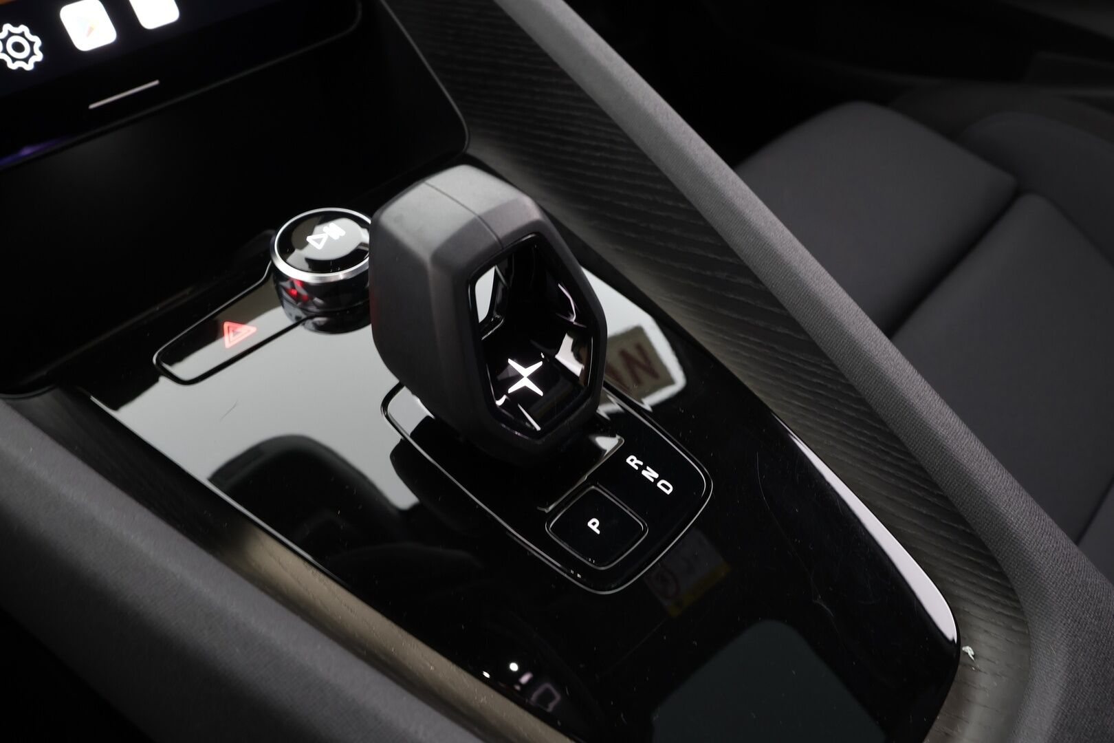 POLESTAR 2 2023 Single Motor 68 kWh Pilot Lite, Plus * ACC / 360° / ILP / LED / Navi / Muistipenkki / Koukku / Lasikatto / H&K * - Akku kuntotarkistettu - Osta nyt, maksa vasta ensi vuonna