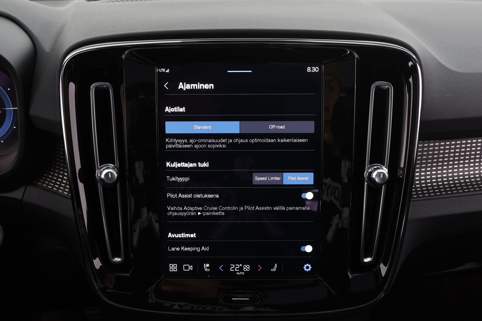 Volvo XC40 2022 Recharge TwinMotor R-Design * ACC / ILP / 360° / Muistipenkki / H&K / Panorama / Full LED / Navi / Facelift * - SoH 94,9% / Molemmat laturit / Siistikuntoinen