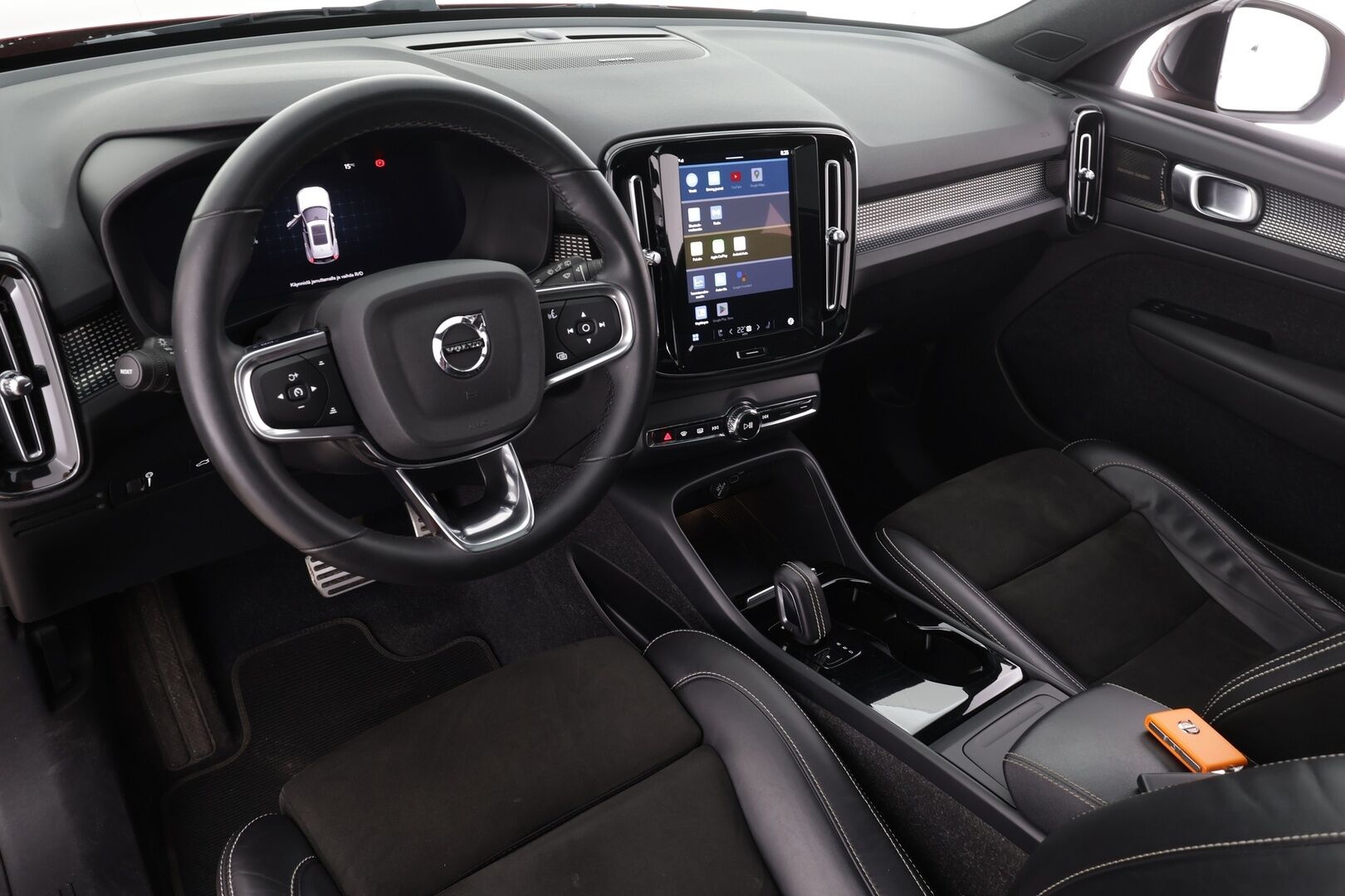 Volvo XC40 2022 Recharge TwinMotor R-Design * ACC / ILP / 360° / Muistipenkki / H&K / Panorama / Full LED / Navi / Facelift * - Akku kuntotarkastettu SoH 94,9% - Osta nyt, maksa vasta ensi vuonna