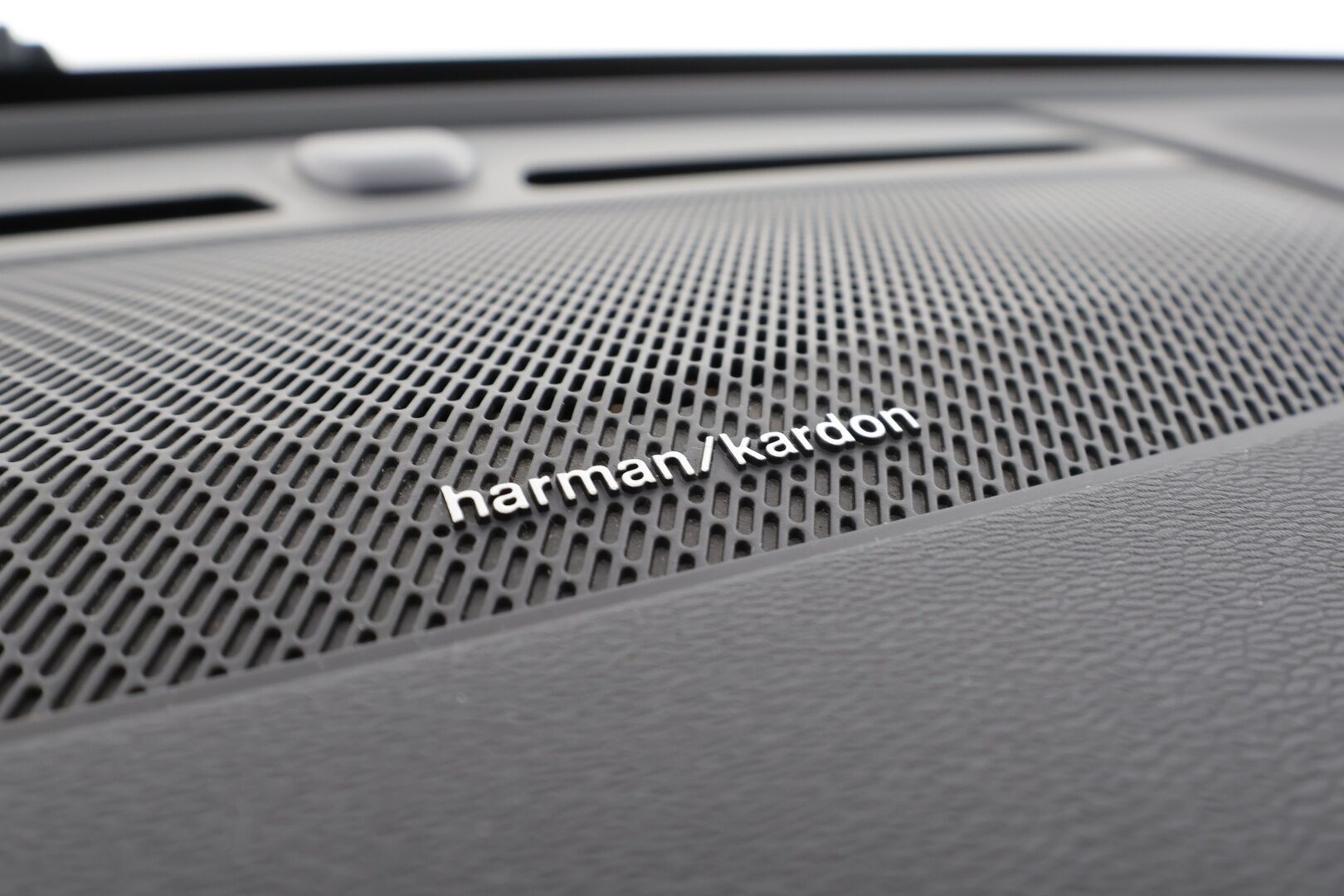 Volvo XC40 2022 Recharge TwinMotor R-Design * ACC / ILP / 360° / Muistipenkki / H&K / Panorama / Full LED / Navi / Facelift * - SoH 94,9% / Molemmat laturit / Siistikuntoinen