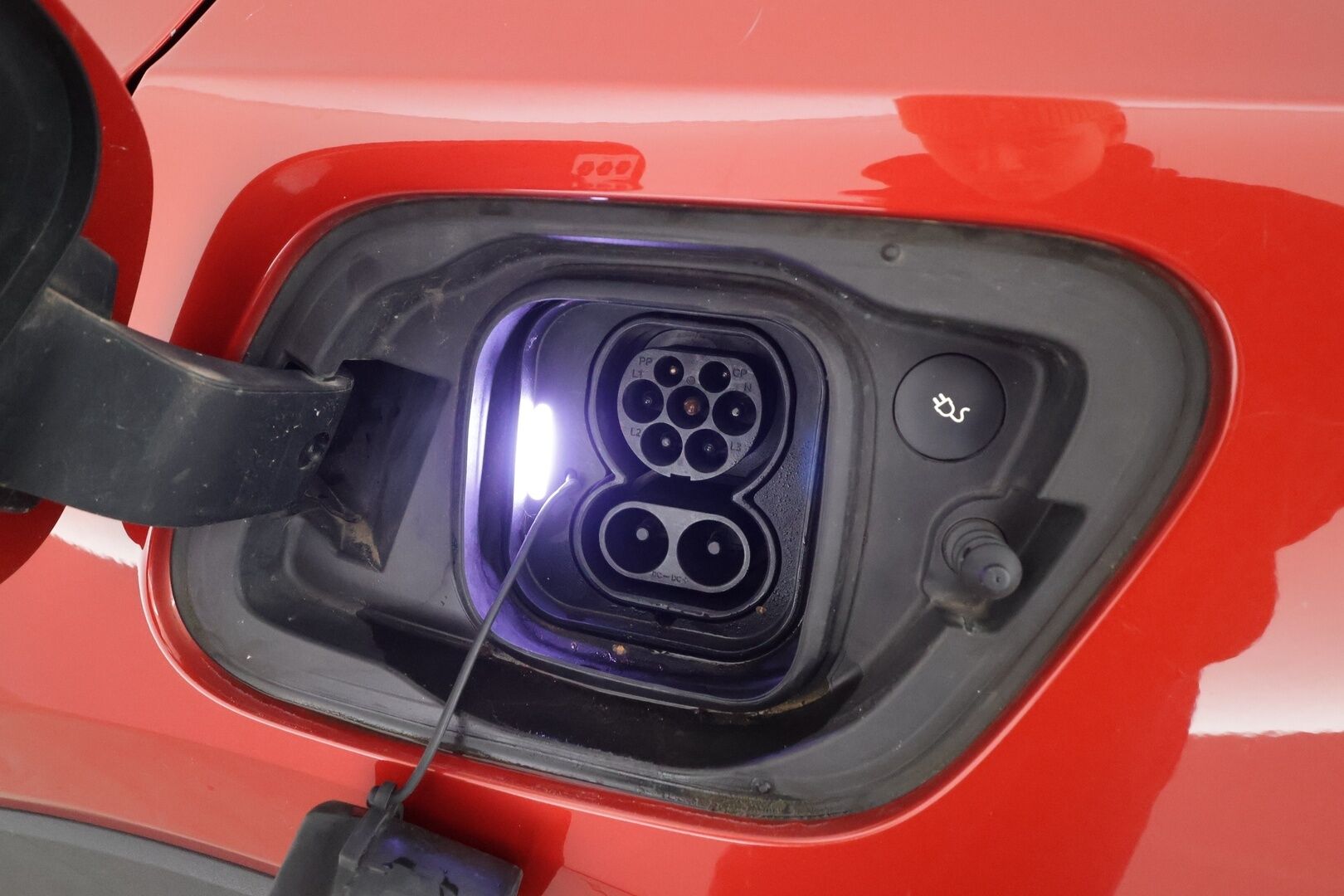 Volvo XC40 2022 Recharge TwinMotor R-Design * ACC / ILP / 360° / Muistipenkki / H&K / Panorama / Full LED / Navi / Facelift * - Akku kuntotarkastettu SoH 94,9% - Osta nyt, maksa vasta ensi vuonna