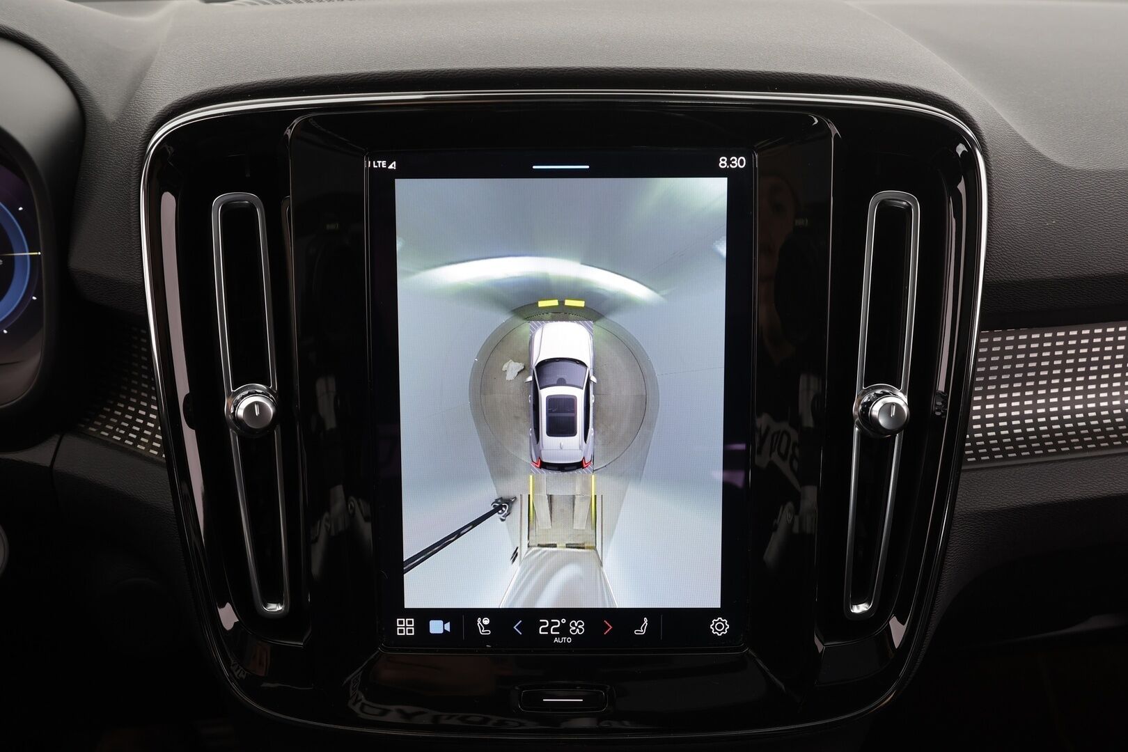 Volvo XC40 2022 Recharge TwinMotor R-Design * ACC / ILP / 360° / Muistipenkki / H&K / Panorama / Full LED / Navi / Facelift * - Akku kuntotarkastettu SoH 94,9% - Osta nyt, maksa vasta ensi vuonna