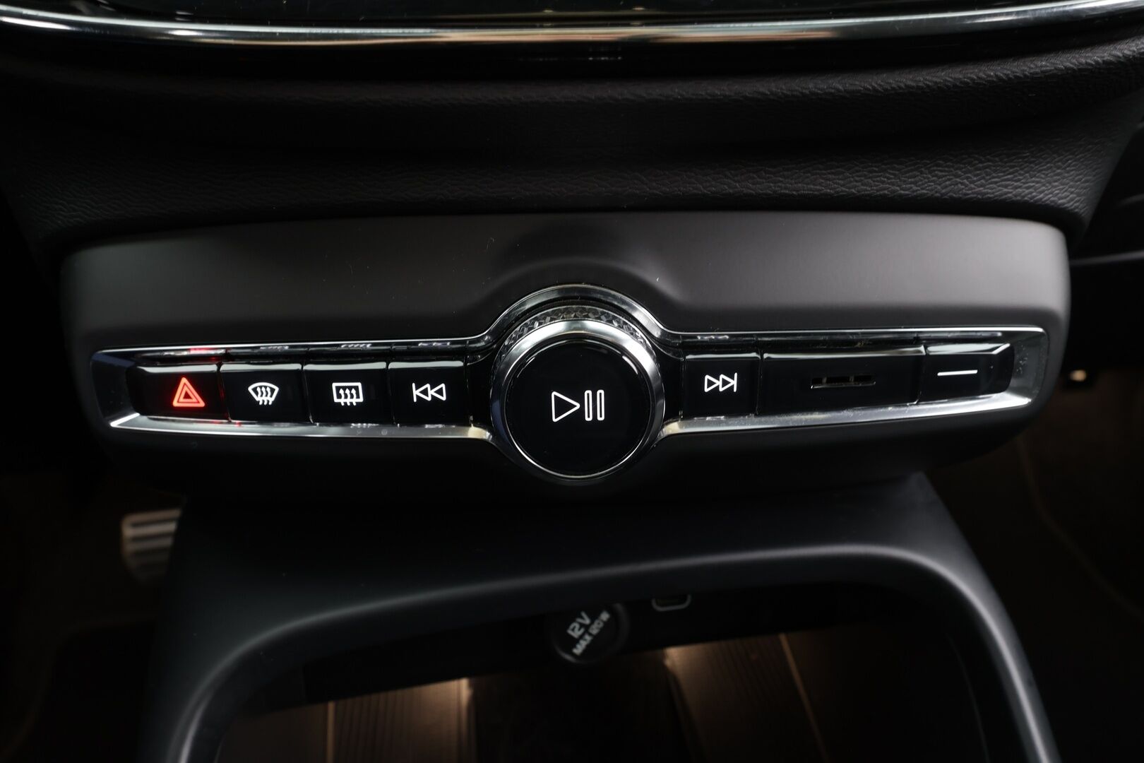 Volvo XC40 2022 Recharge TwinMotor R-Design * ACC / ILP / 360° / Muistipenkki / H&K / Panorama / Full LED / Navi / Facelift * - Akku kuntotarkastettu SoH 94,9% - Osta nyt, maksa vasta ensi vuonna