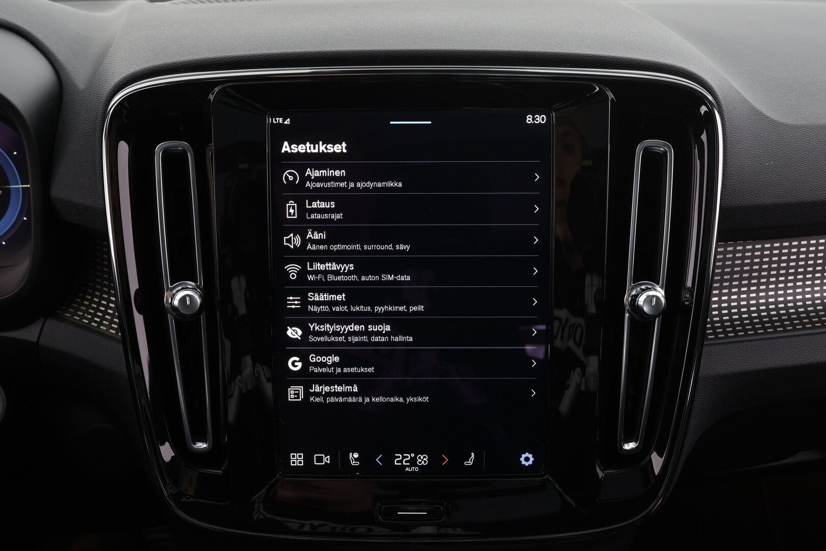 Volvo XC40 2022 Recharge TwinMotor R-Design * ACC / ILP / 360° / Muistipenkki / H&K / Panorama / Full LED / Navi / Facelift * - SoH 94,9% / Molemmat laturit / Siistikuntoinen