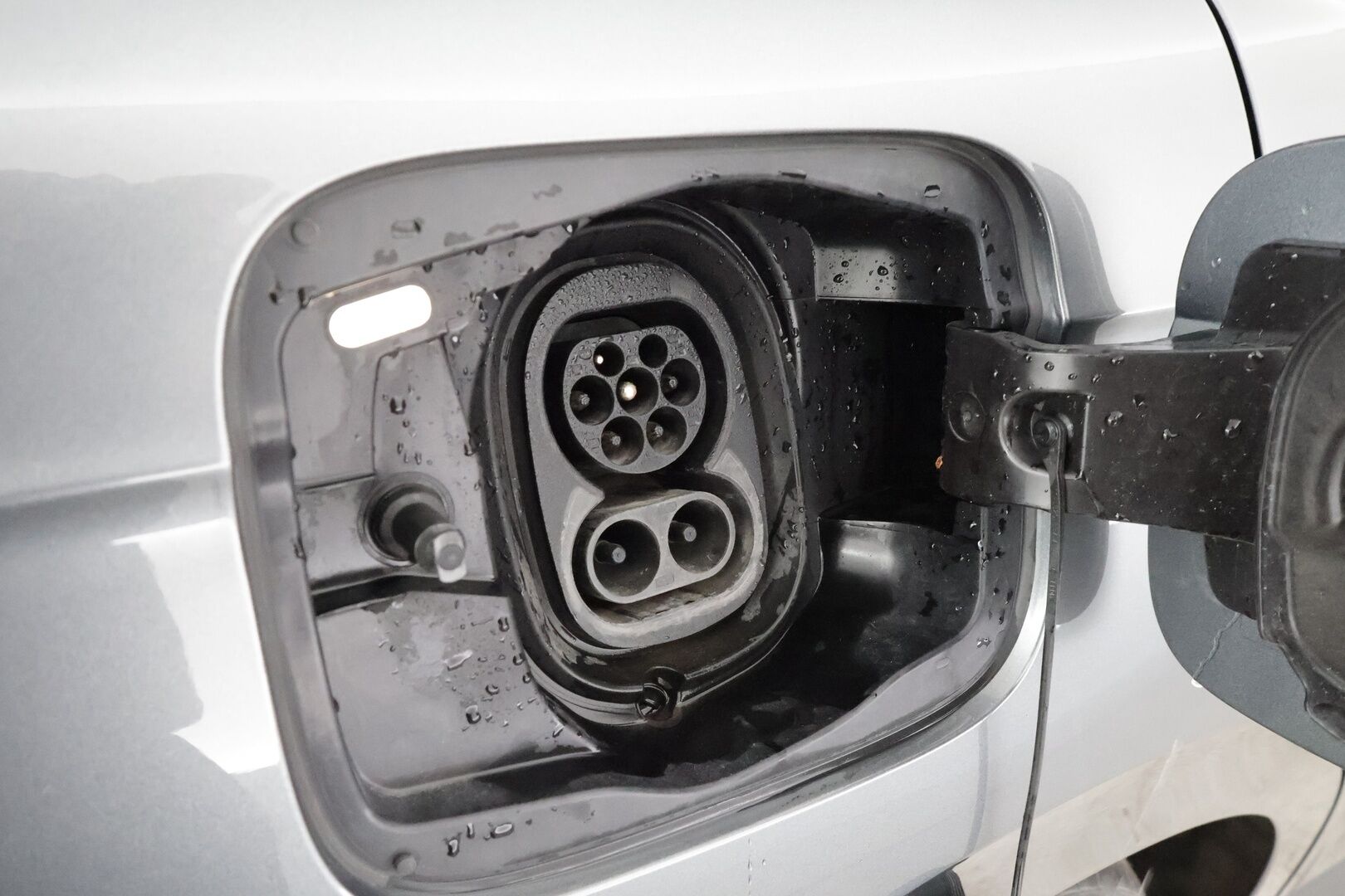 SKODA ENYAQ 2022 80x 4x4 iV * ILP / Koukku /  ACC / Matrix-LED / P.kamera / Navi / Kaistavahti / Digimittaristo / Ambient-valot * - Merkkihuollot