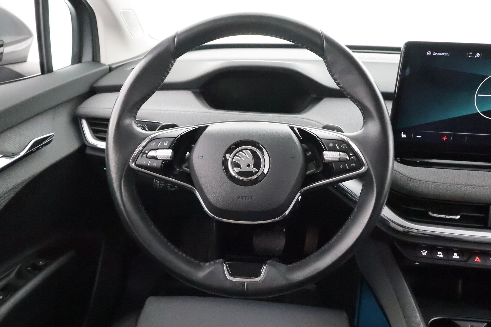 SKODA ENYAQ 2022 80x 4x4 iV * ILP / Koukku /  ACC / Matrix-LED / P.kamera / Navi / Kaistavahti / Digimittaristo / Ambient-valot * - Merkkihuollot - HULLU BLACKWEEK KORKOTARJOUS 2,49%