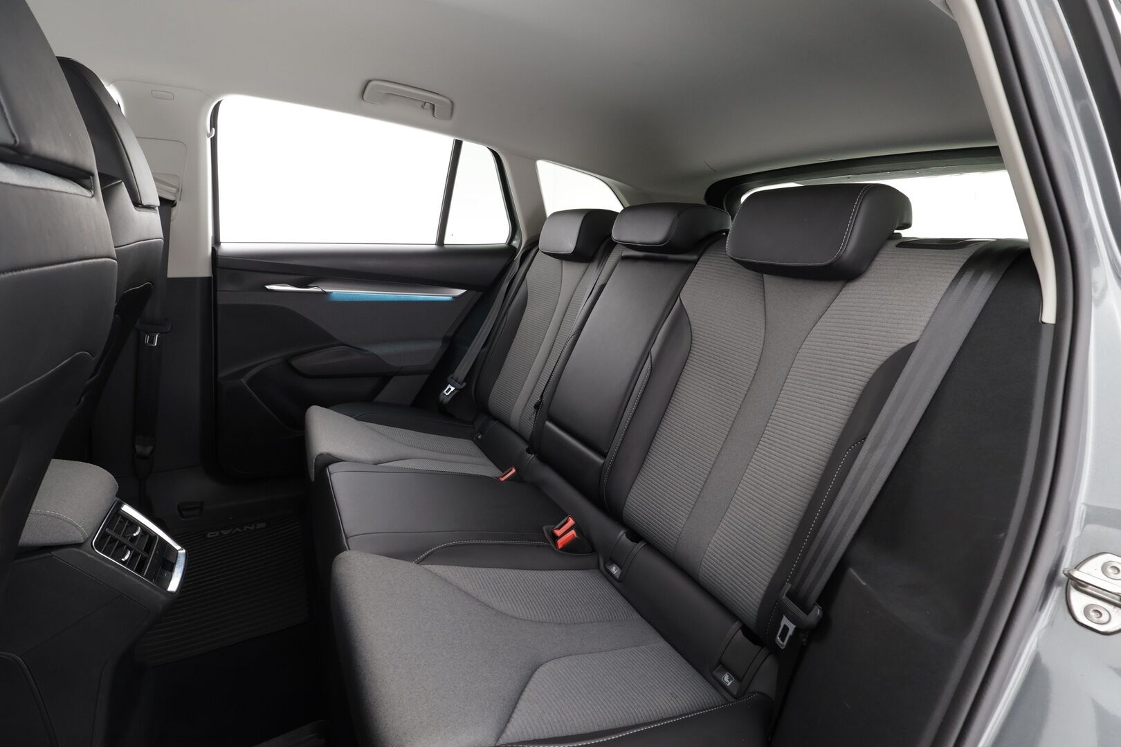 SKODA ENYAQ 2022 80x 4x4 iV * ILP / Koukku /  ACC / Matrix-LED / P.kamera / Navi / Kaistavahti / Digimittaristo / Ambient-valot * - Merkkihuollot - HULLU BLACKWEEK KORKOTARJOUS 2,49%