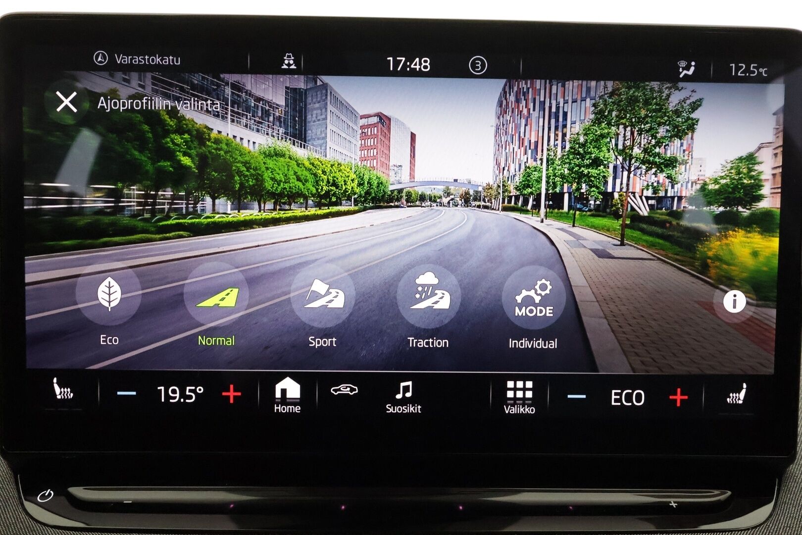 SKODA ENYAQ 2022 80x 4x4 iV * ILP / Koukku /  ACC / Matrix-LED / P.kamera / Navi / Kaistavahti / Digimittaristo / Ambient-valot * - Merkkihuollot - HULLU BLACKWEEK KORKOTARJOUS 2,49%