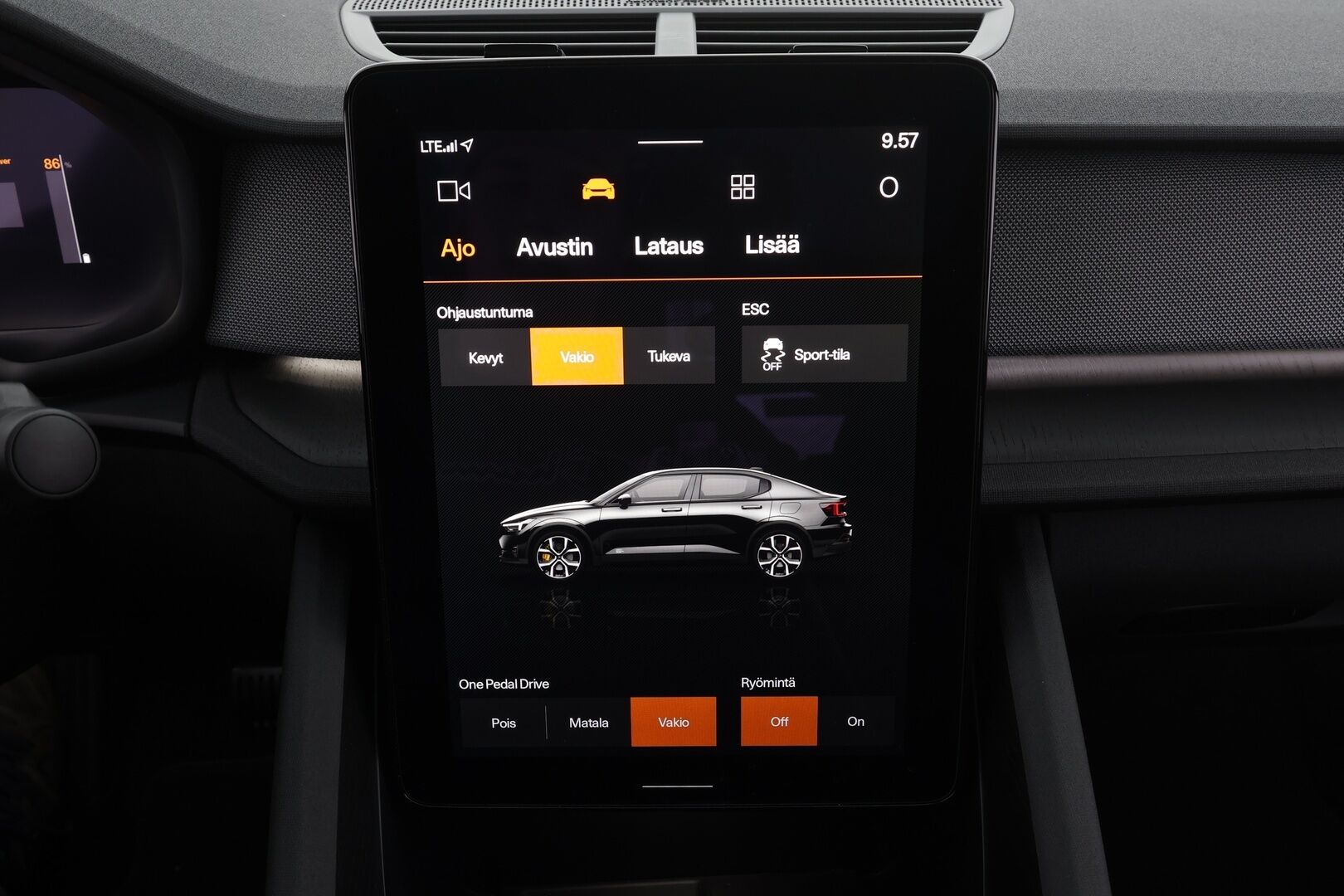 POLESTAR 2 2023 Single Motor 68 kWh Pilot Lite, Plus * ACC / 360° / H&K / ILP / Muistipenkki / Lasikatto / LED / Navi / Koukku * - Merkkihuollettu - Osta nyt, maksa vasta ensi vuonna