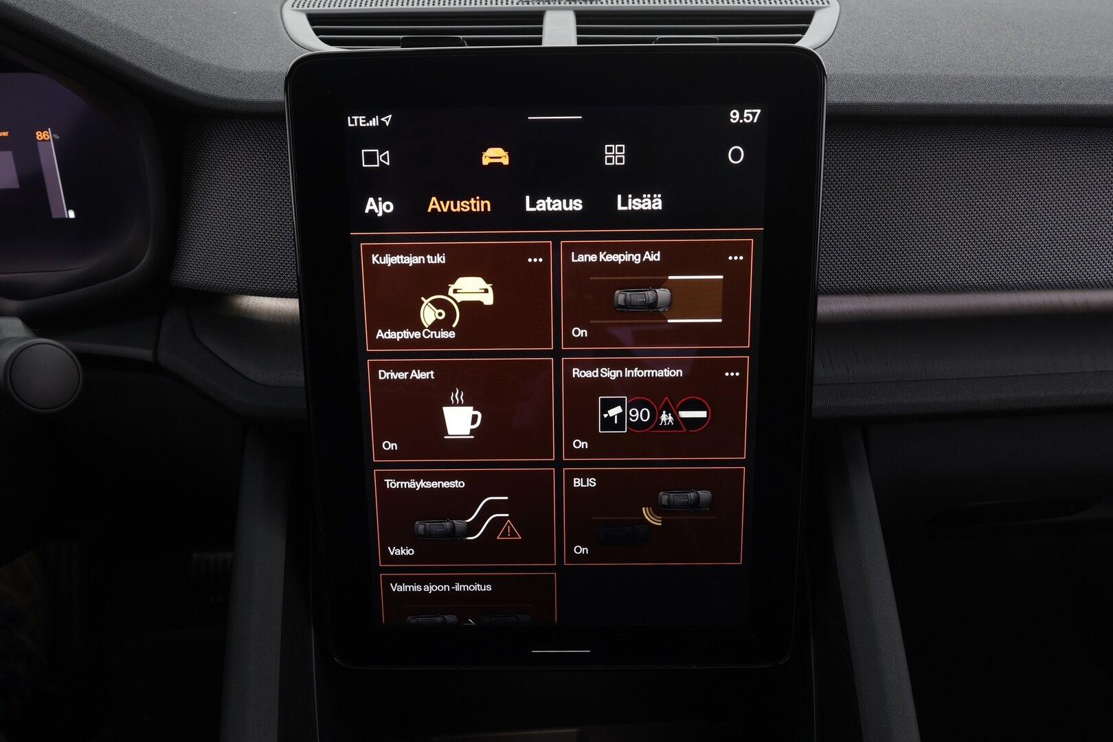 POLESTAR 2 2023 Single Motor 68 kWh Pilot Lite, Plus * ACC / 360° / H&K / ILP / Muistipenkki / Lasikatto / LED / Navi / Koukku * - Merkkihuollettu - Osta nyt, maksa vasta ensi vuonna